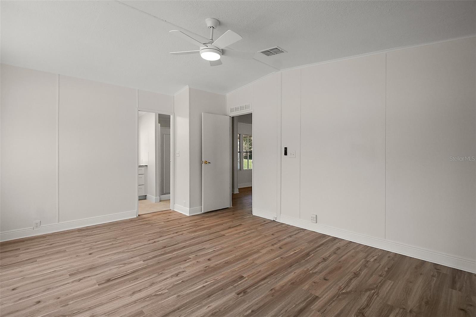 Image 18 of 33 For 4039 Citrus Circle 200