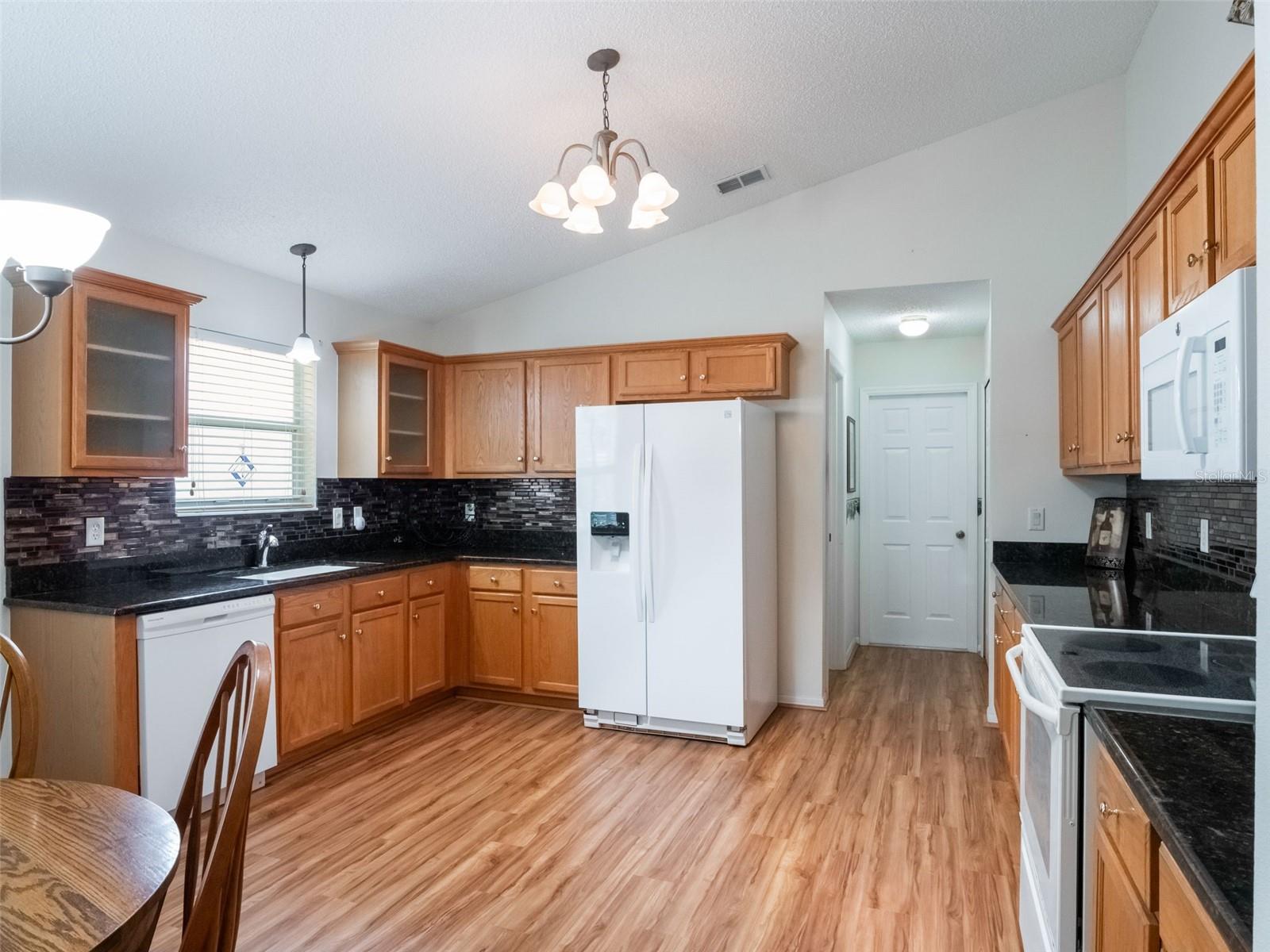 Image 10 of 36 For 25243 River Crest Dr