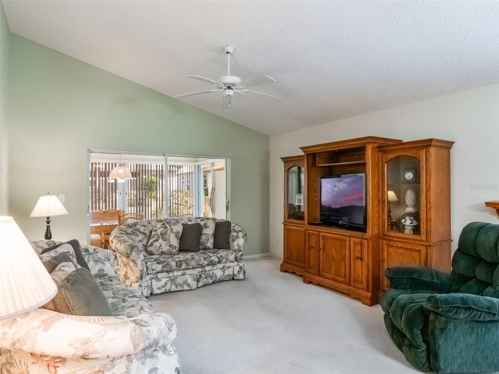 Image 13 of 36 For 25243 River Crest Dr