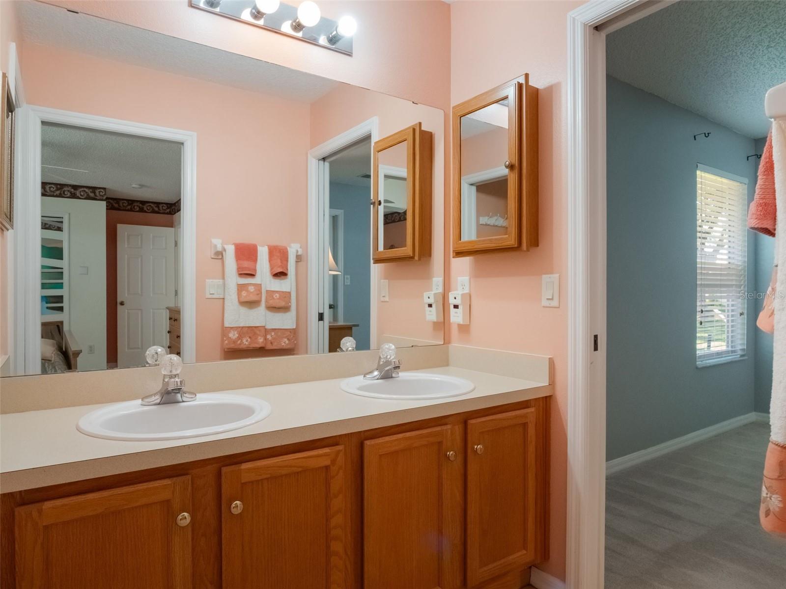 Image 17 of 36 For 25243 River Crest Dr