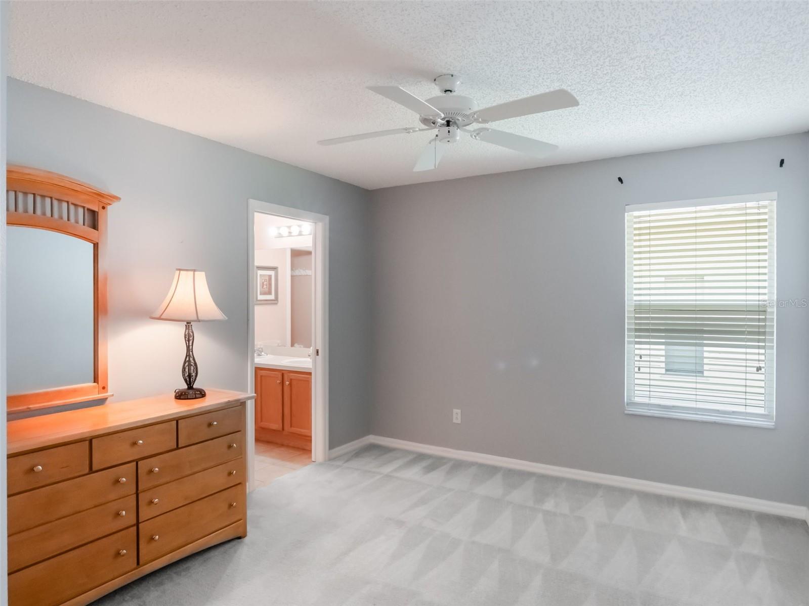 Image 18 of 36 For 25243 River Crest Dr