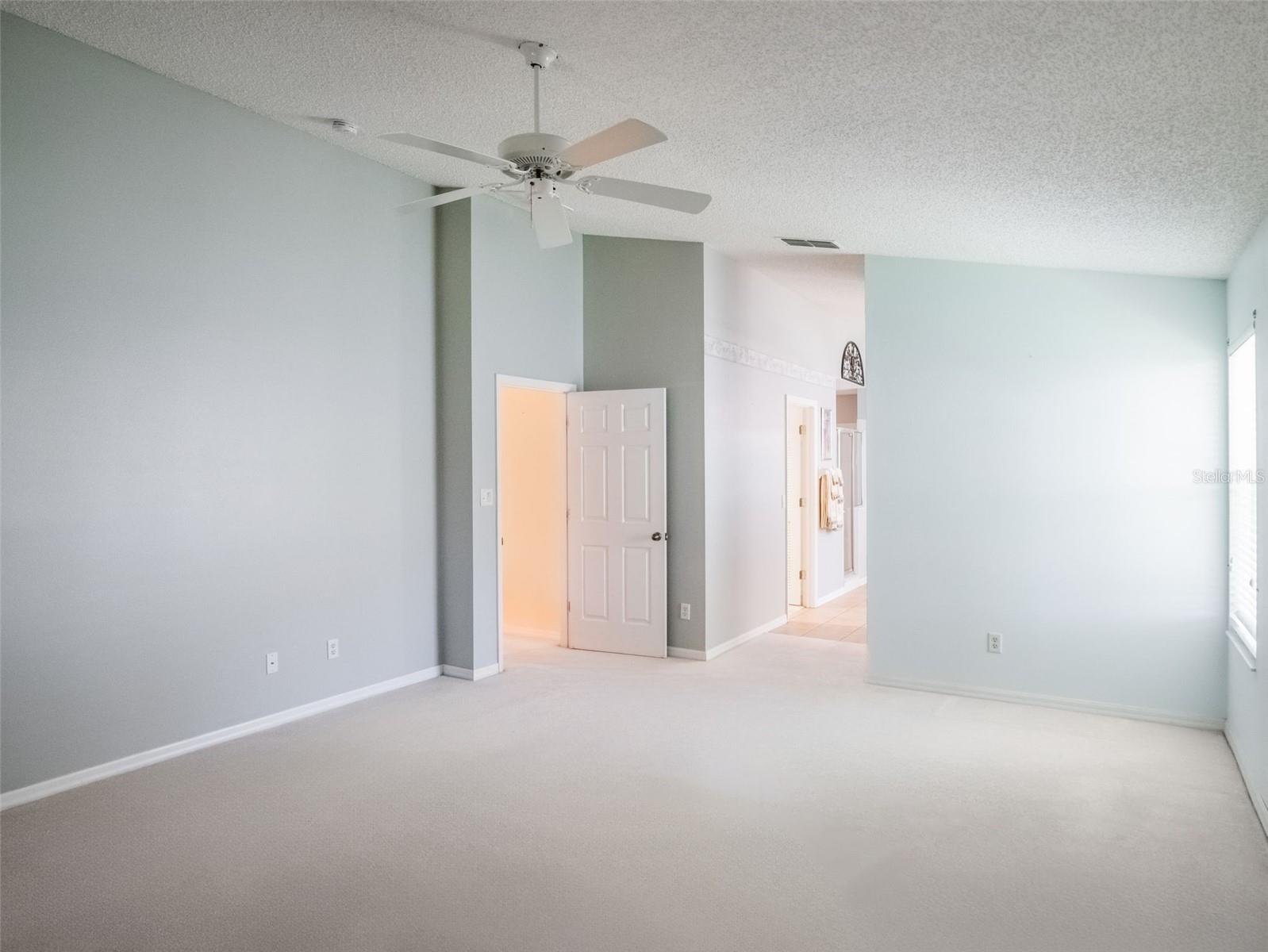 Image 19 of 36 For 25243 River Crest Dr