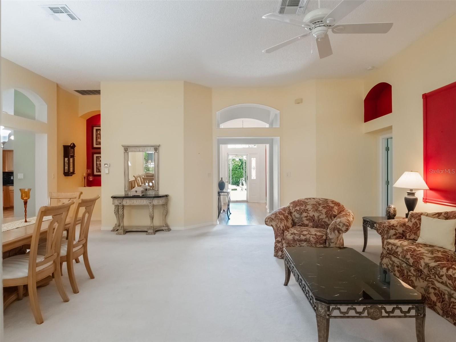 Image 4 of 36 For 25243 River Crest Dr