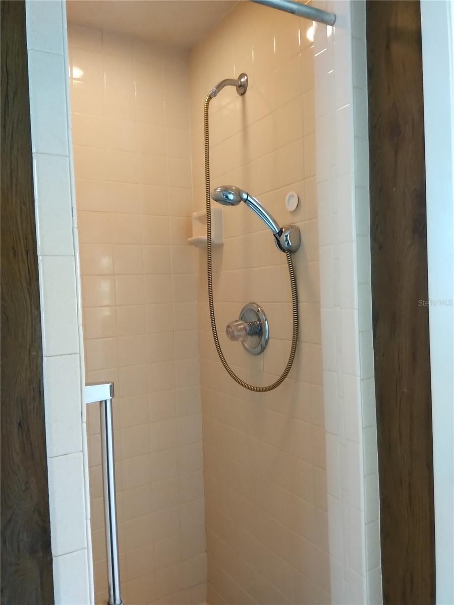 Image 12 of 20 For 325 4th Street