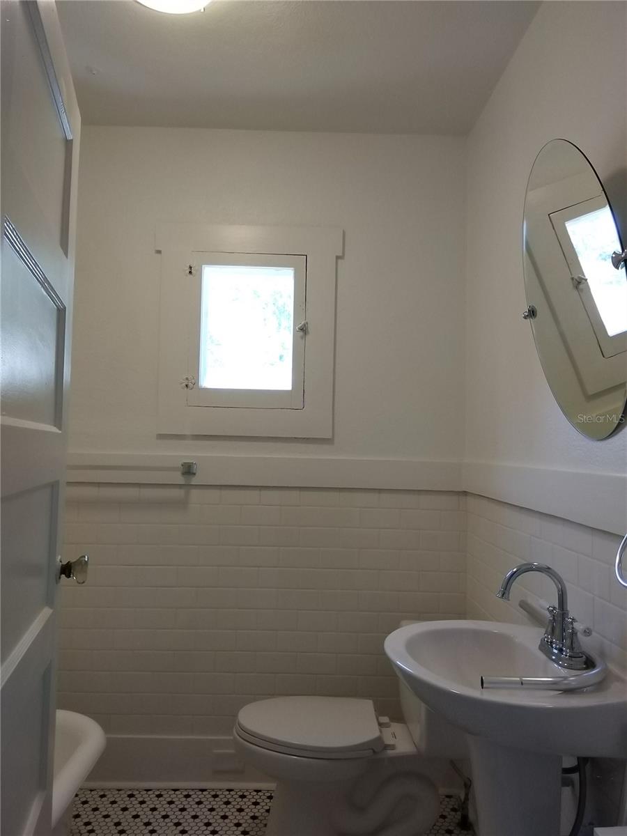 Image 15 of 20 For 325 4th Street
