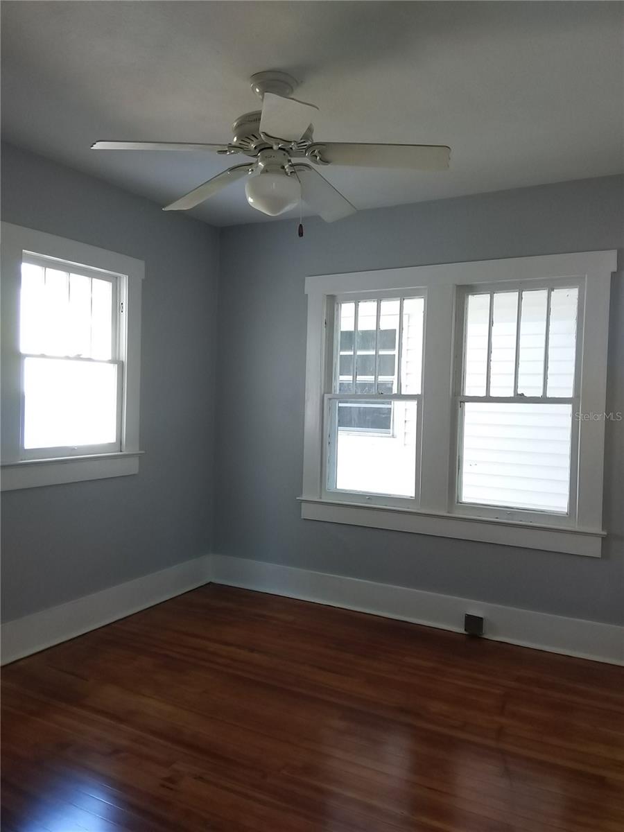 Image 17 of 20 For 325 4th Street