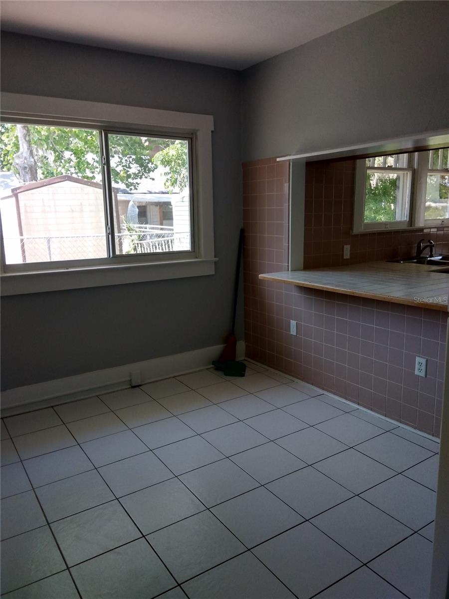 Image 6 of 20 For 325 4th Street