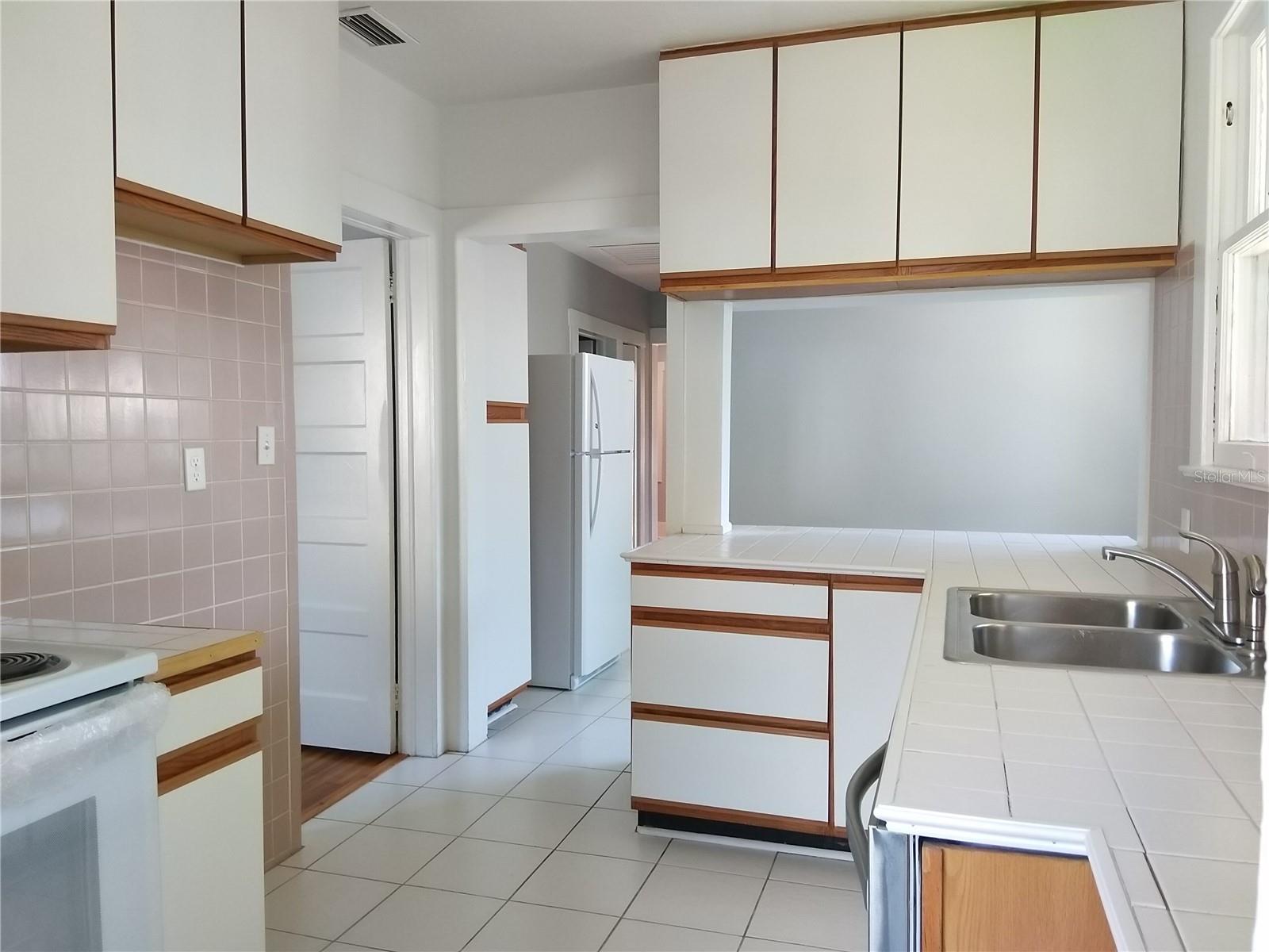 Image 7 of 20 For 325 4th Street