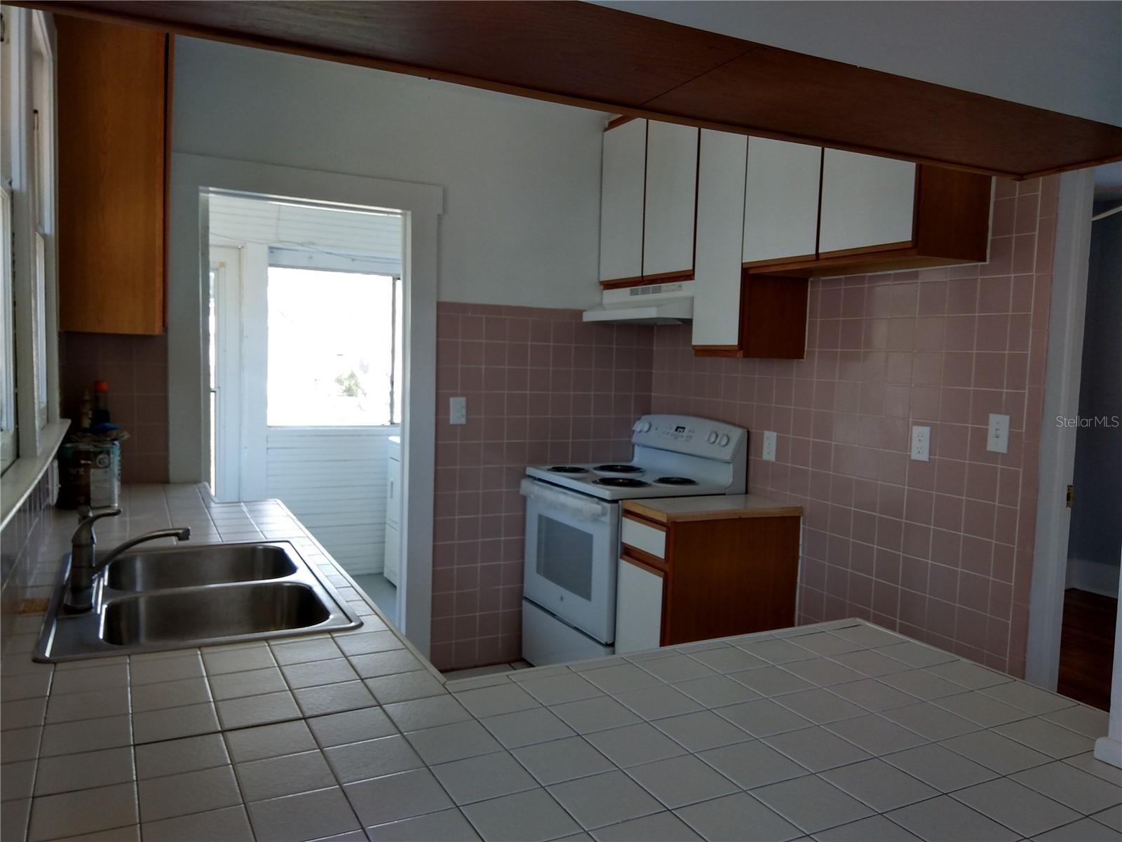 Image 8 of 20 For 325 4th Street