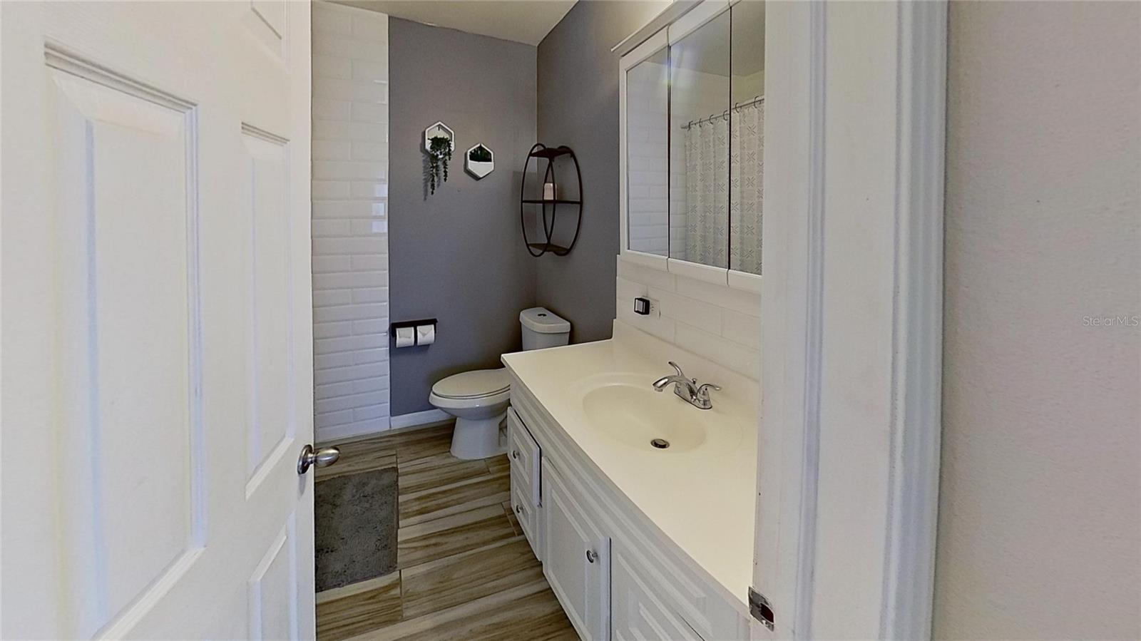 Image 11 of 24 For 1224 Lakeview Drive