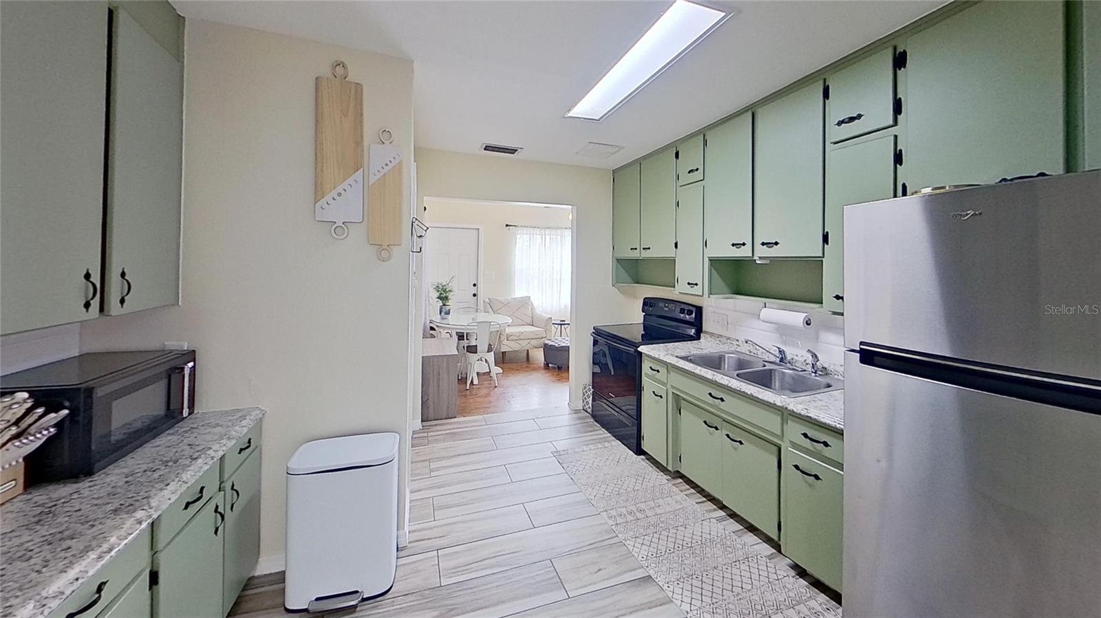 Image 4 of 24 For 1224 Lakeview Drive