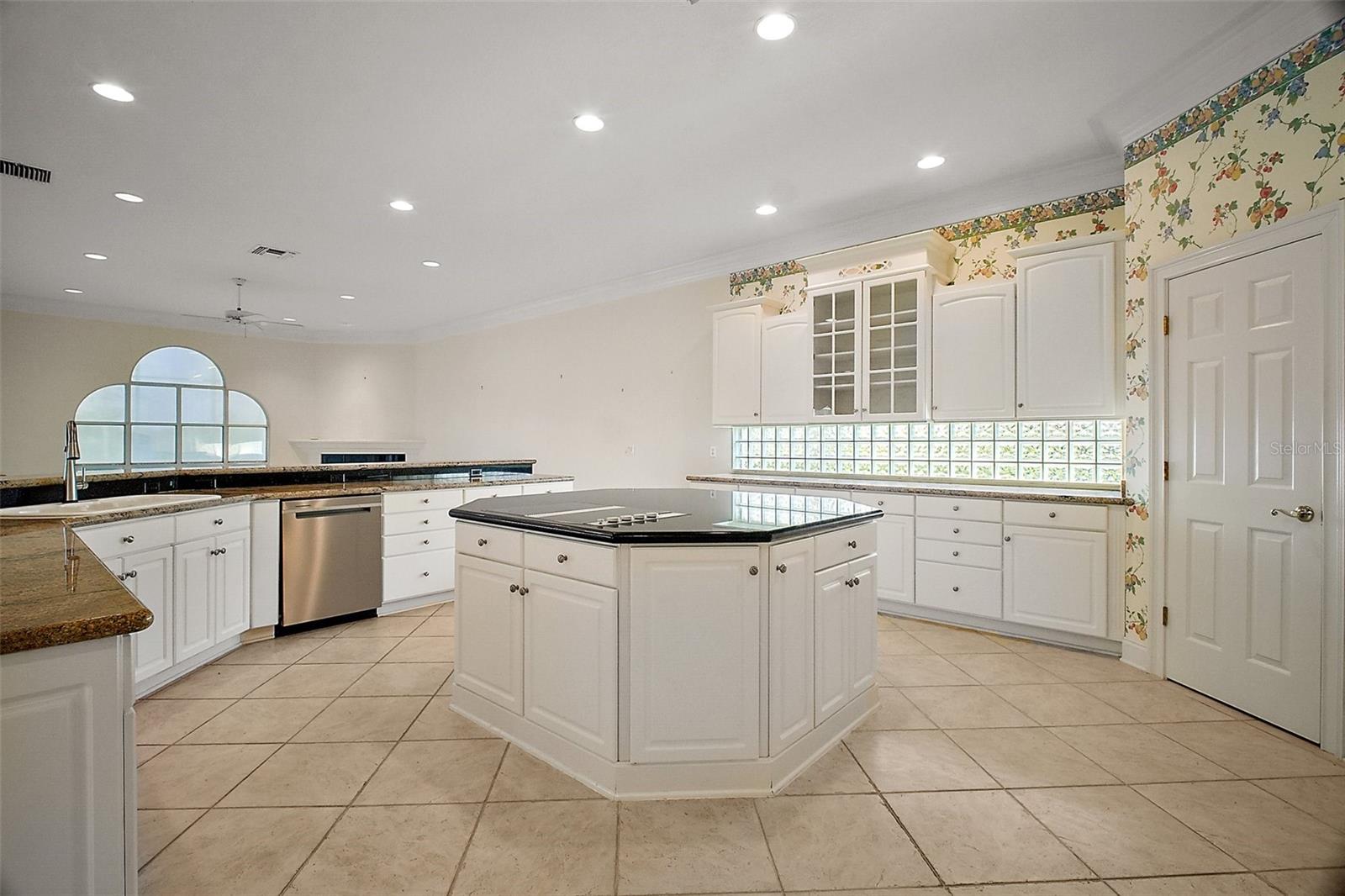 Image 13 of 71 For 1861 Edgewater Drive
