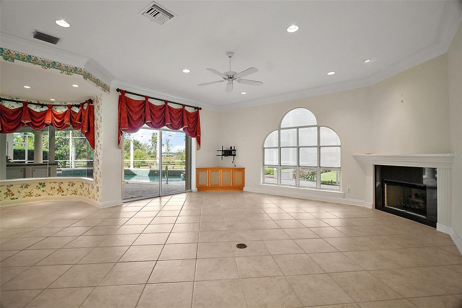 Image 16 of 71 For 1861 Edgewater Drive