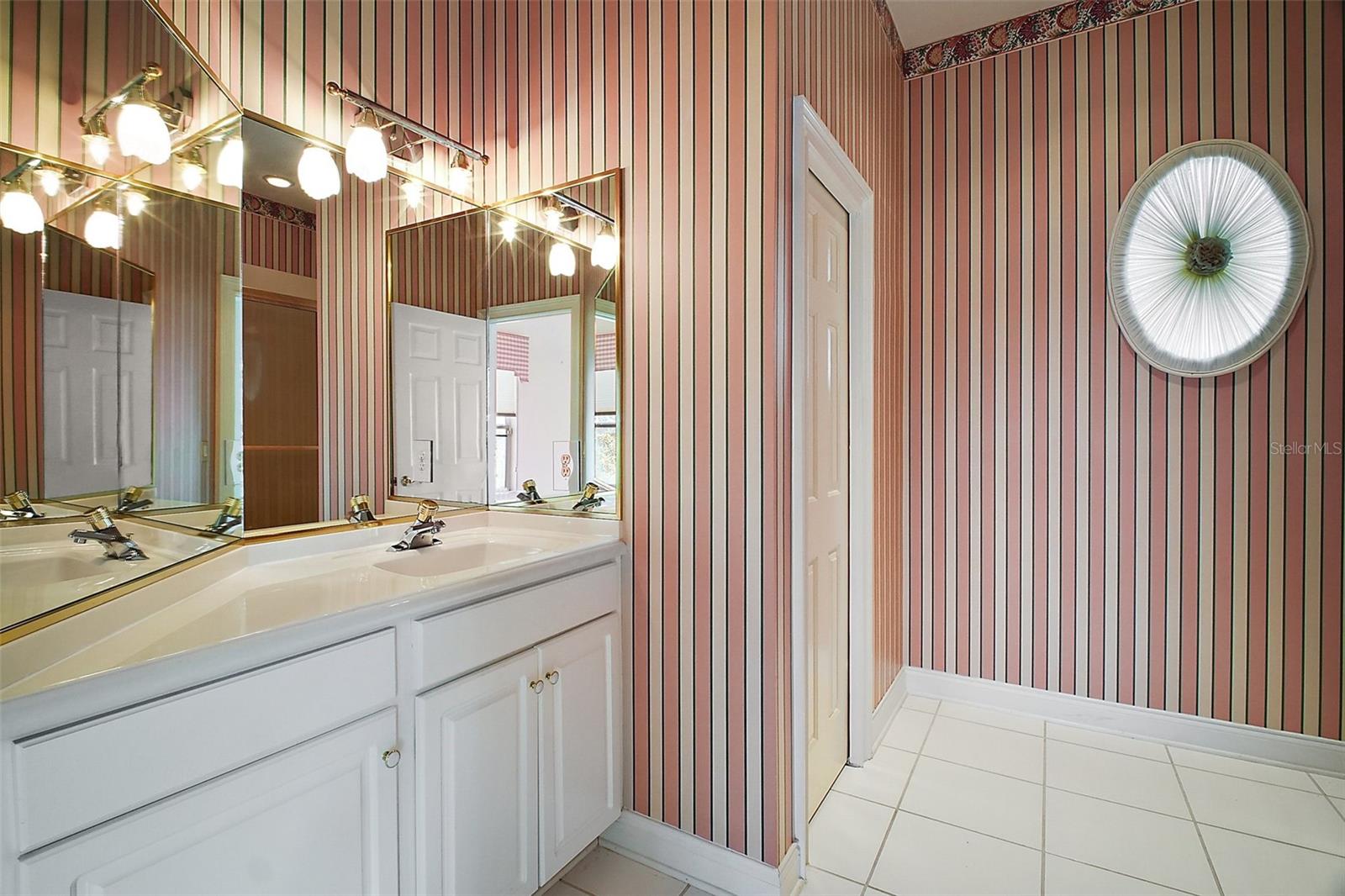 Image 32 of 71 For 1861 Edgewater Drive