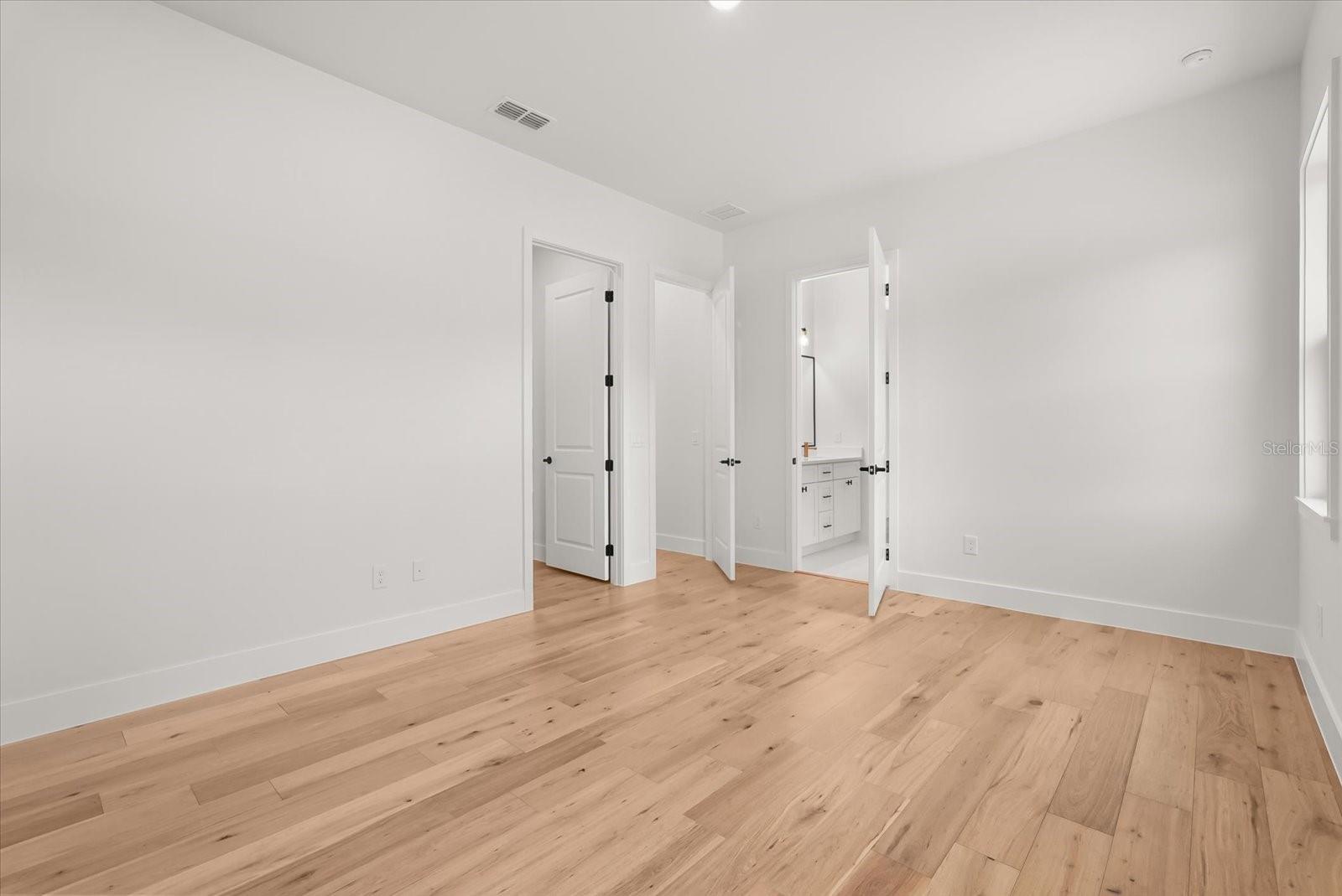 Image 18 of 37 For 12565 Cynthia Lane