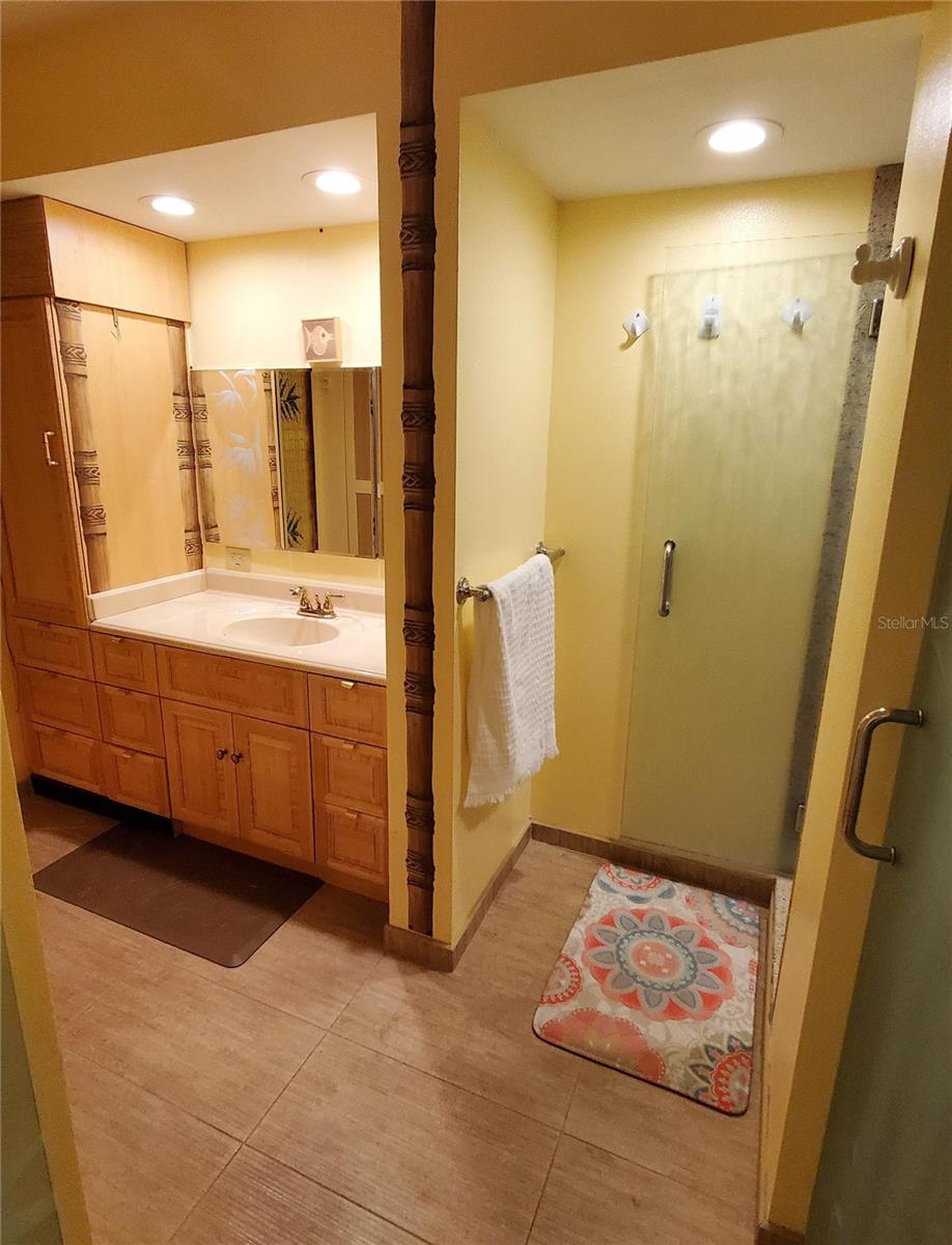 Image 10 of 21 For 632 Edgewater Drive 832