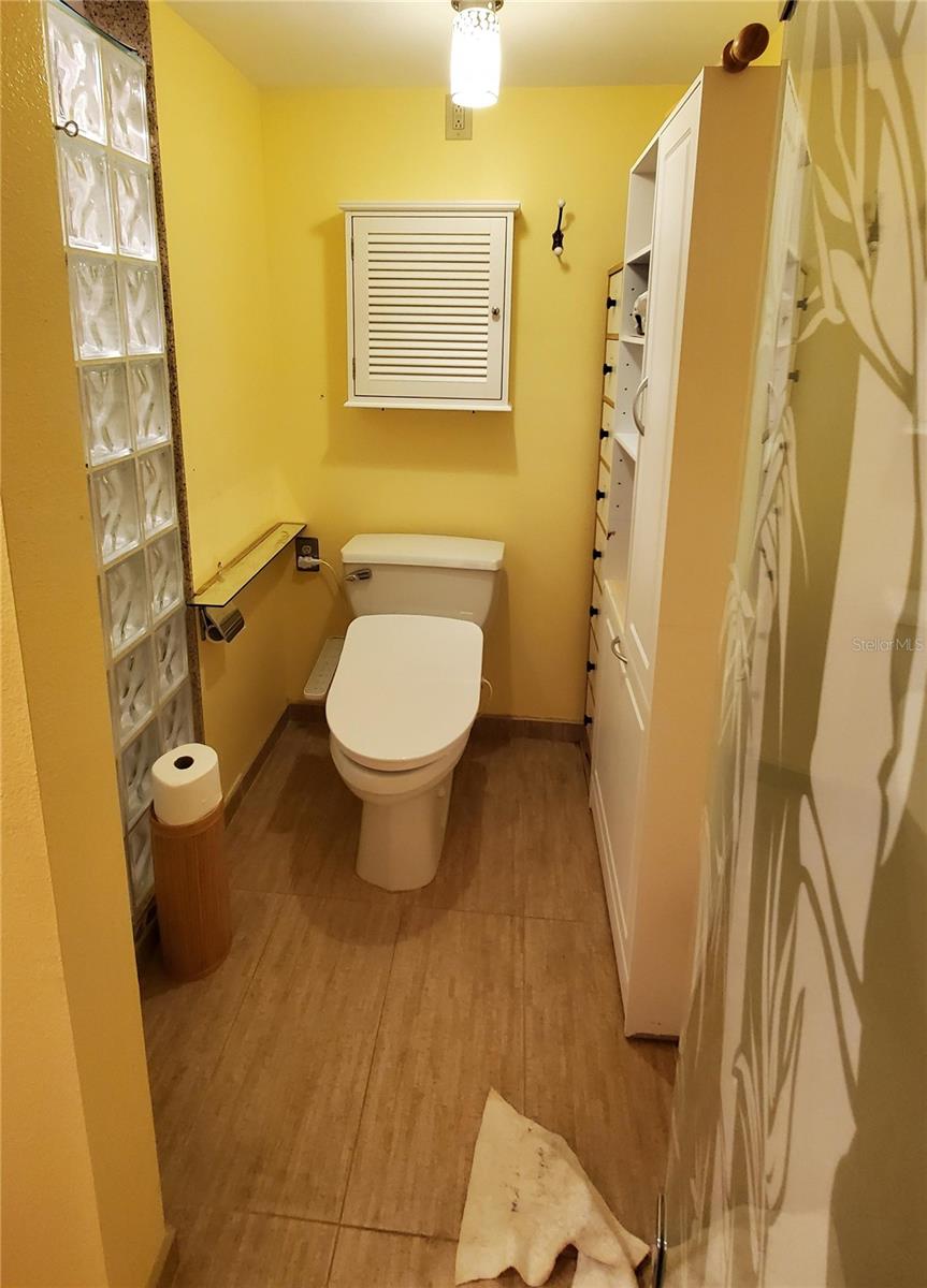 Image 11 of 21 For 632 Edgewater Drive 832