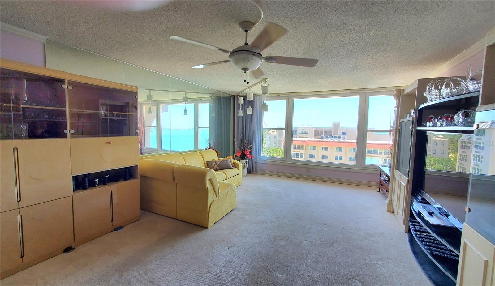 Image 5 of 21 For 632 Edgewater Drive 832