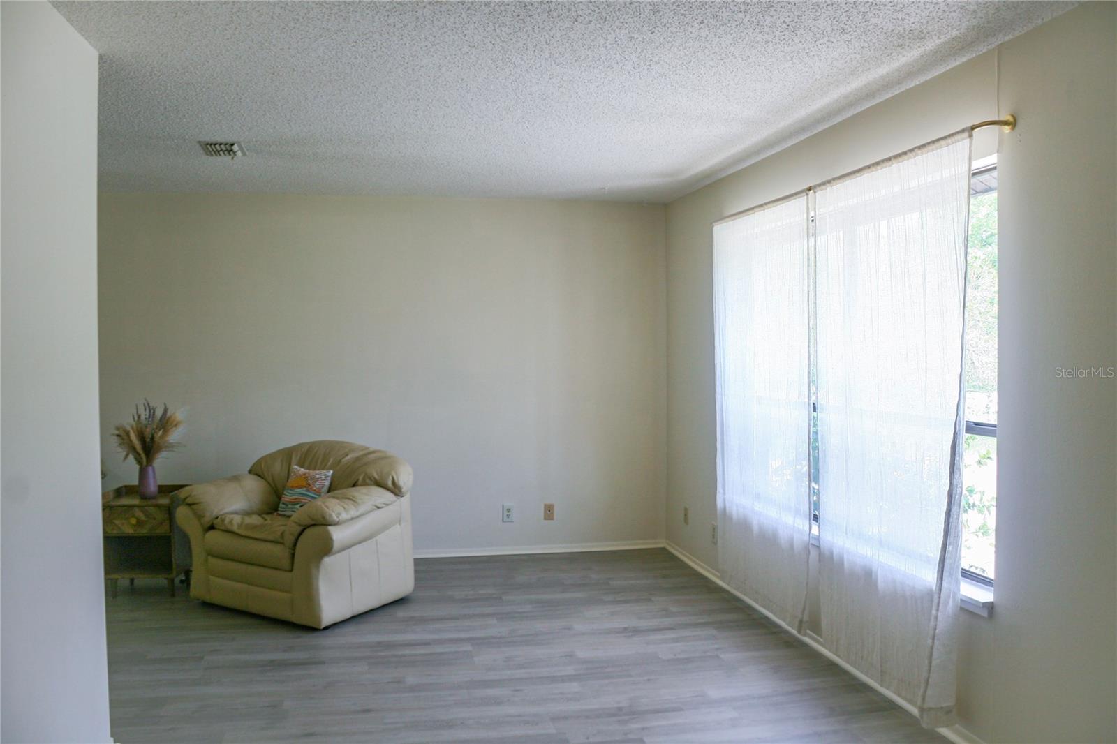 Image 6 of 17 For 24 Fleetwood Drive