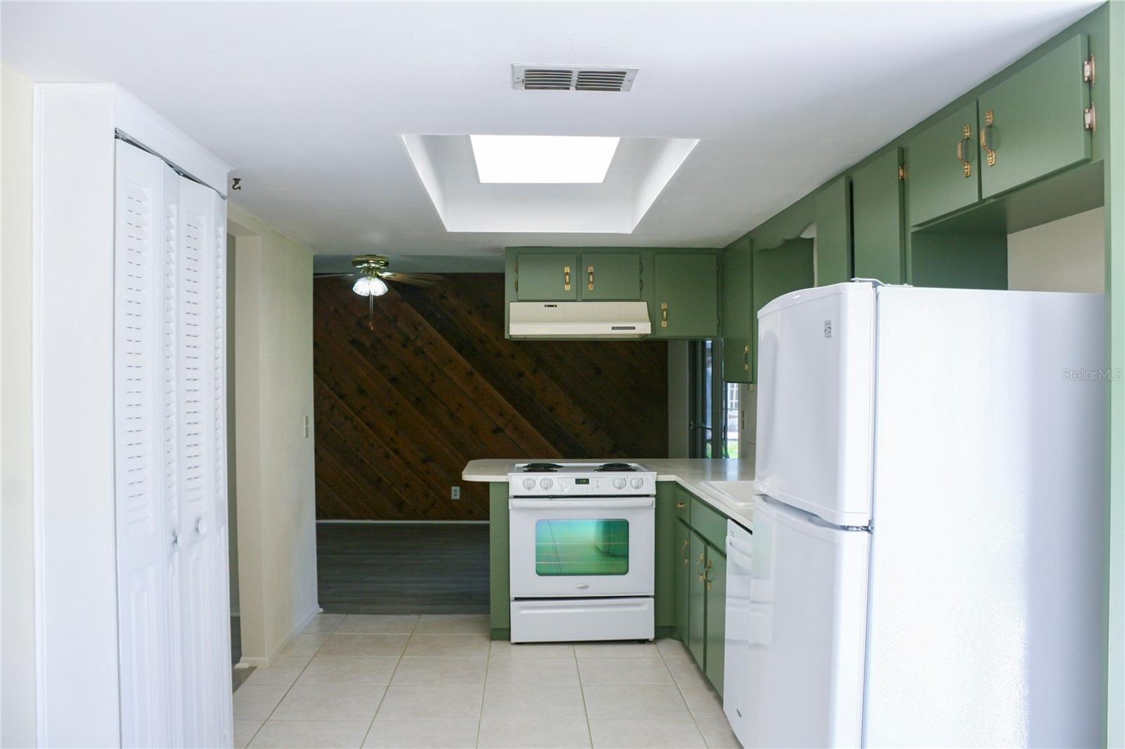 Image 7 of 17 For 24 Fleetwood Drive