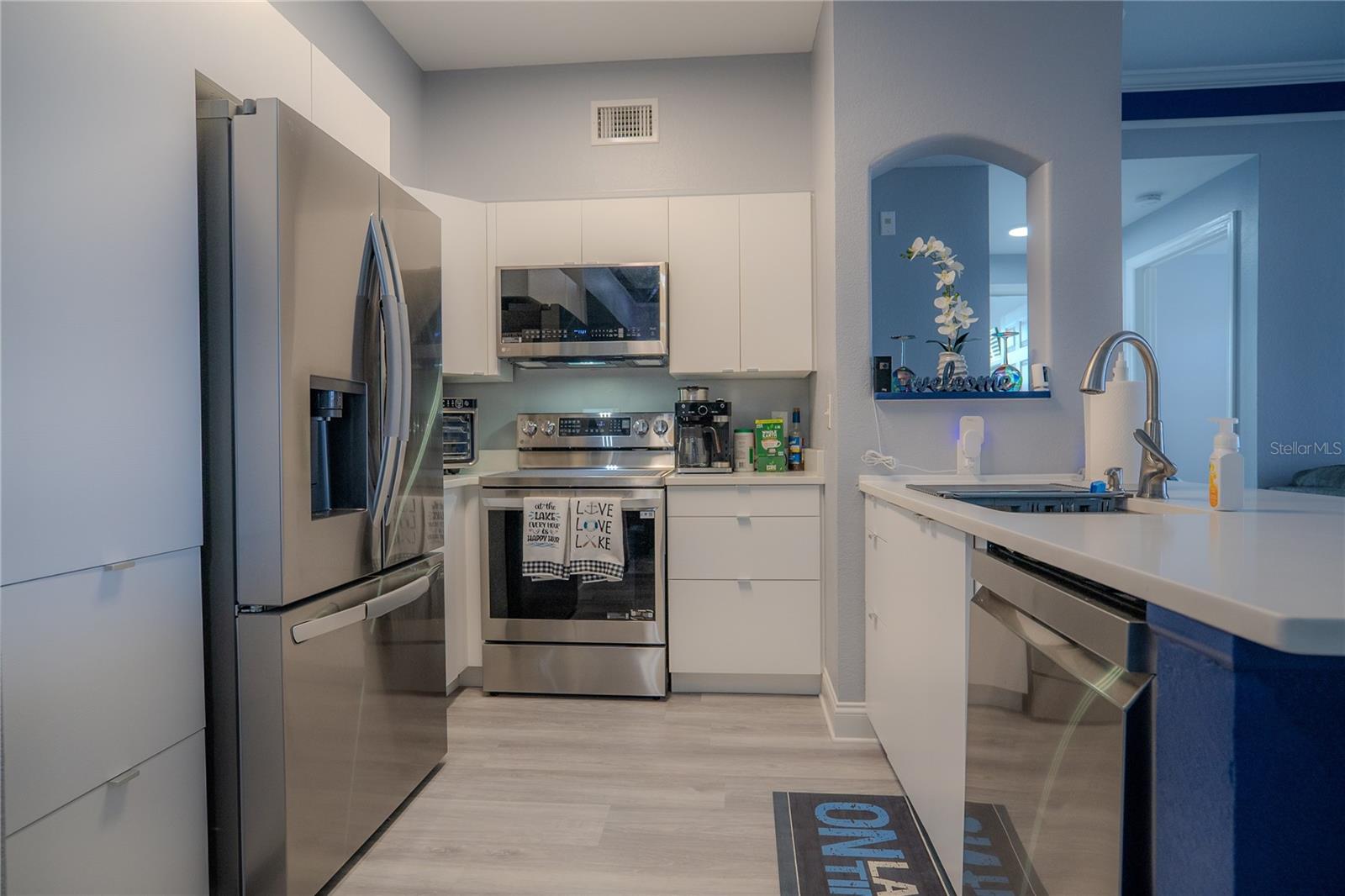 Image 5 of 91 For 3406 Soho Street 102