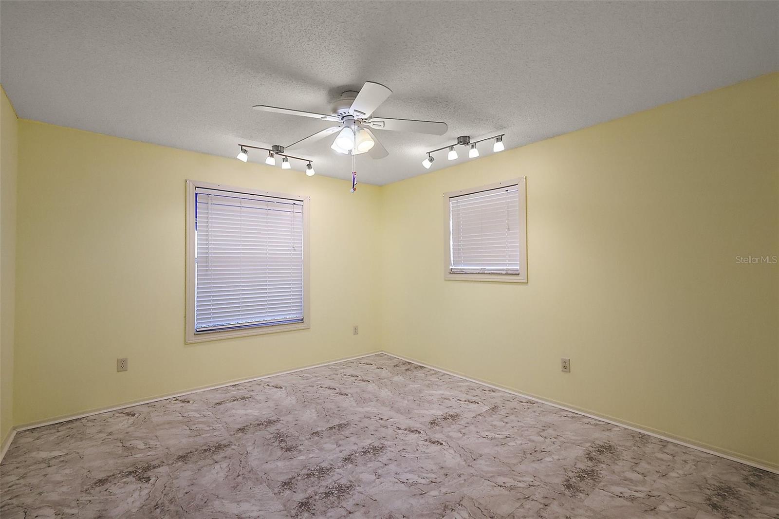 Image 17 of 34 For 2003 Cordero Court