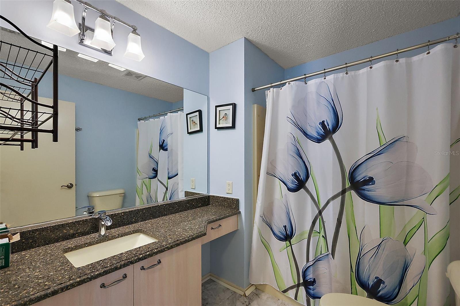 Image 18 of 34 For 2003 Cordero Court