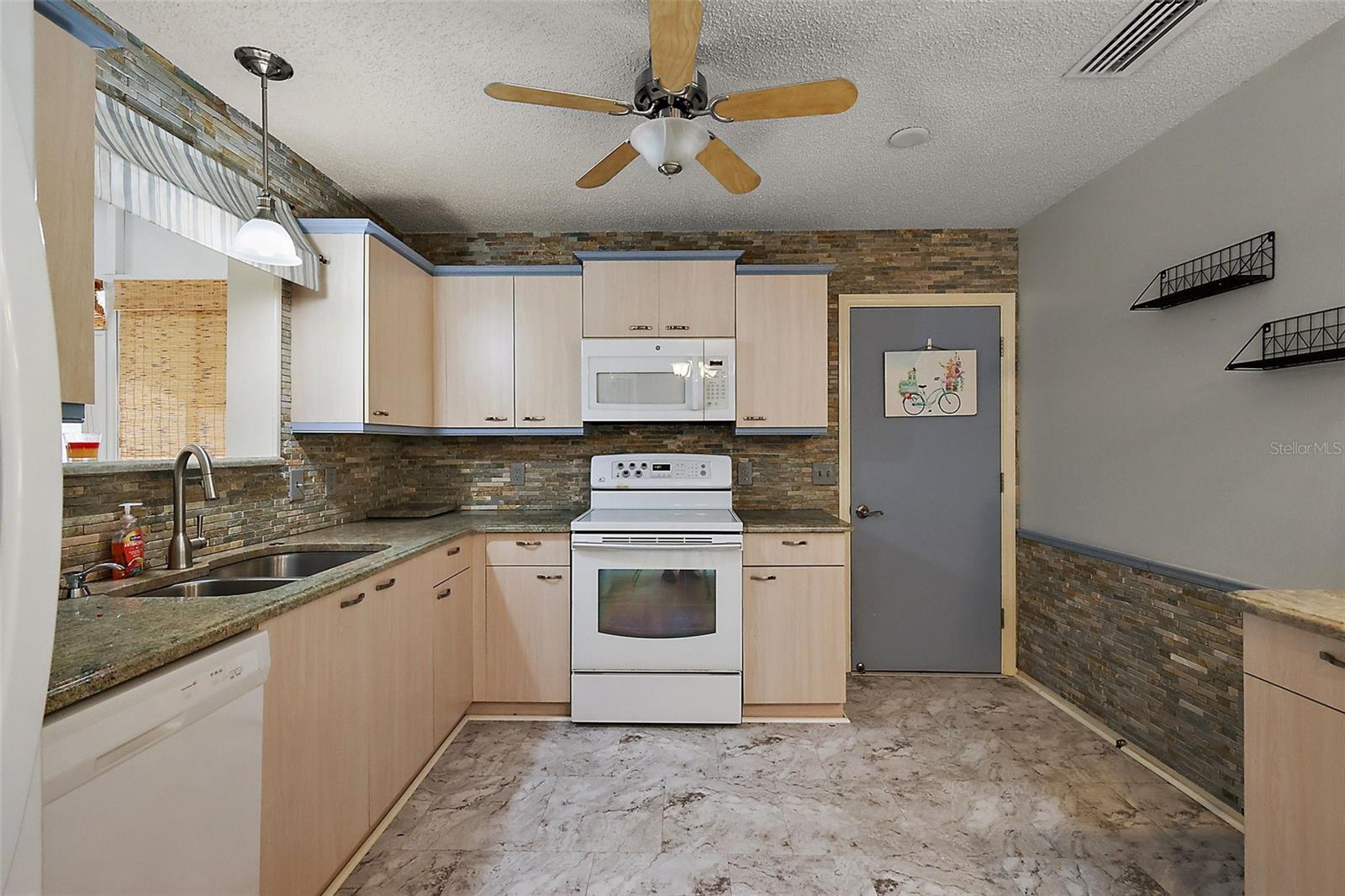 Image 8 of 34 For 2003 Cordero Court