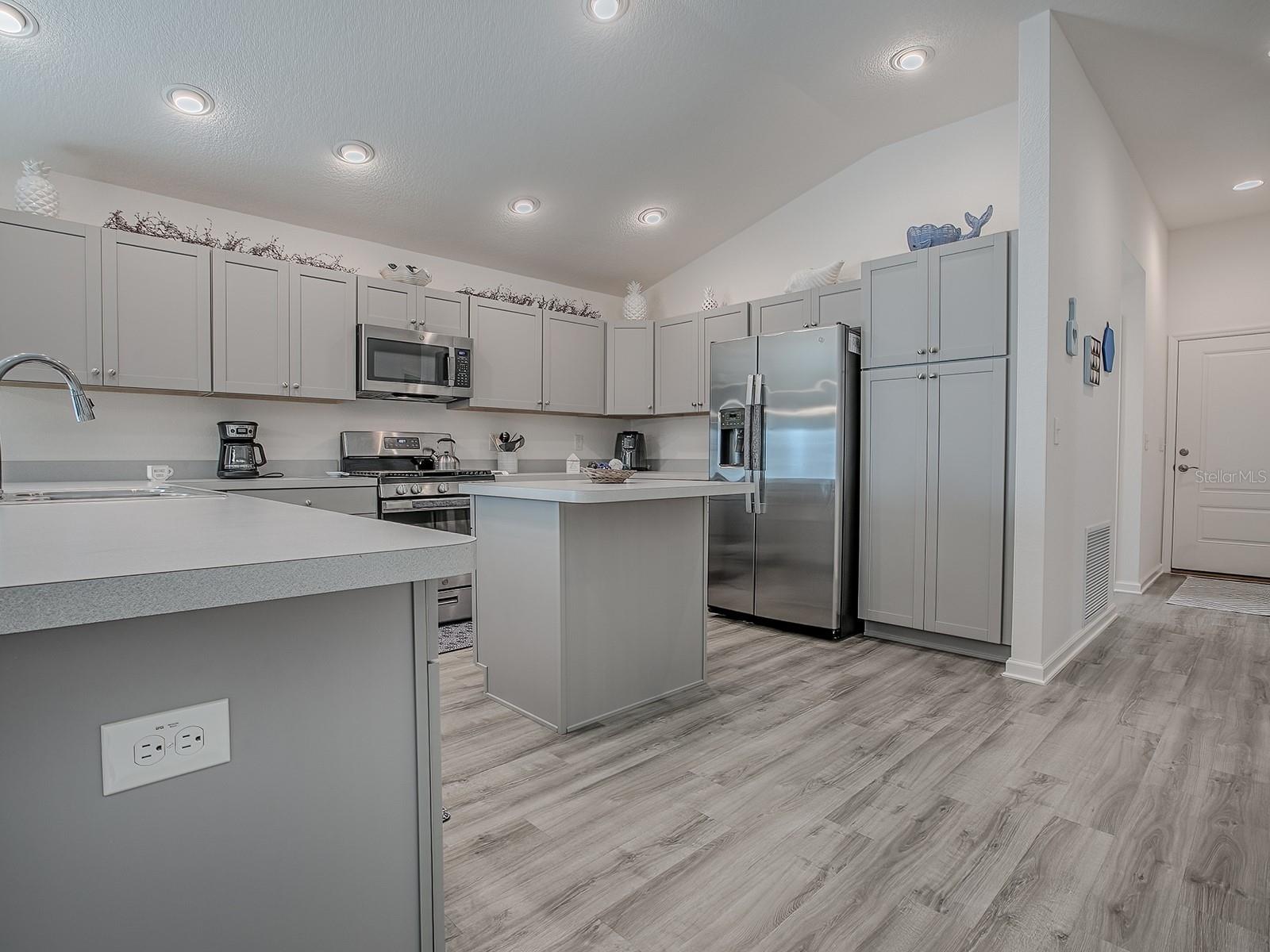 Image 15 of 57 For 865 Conroe Street