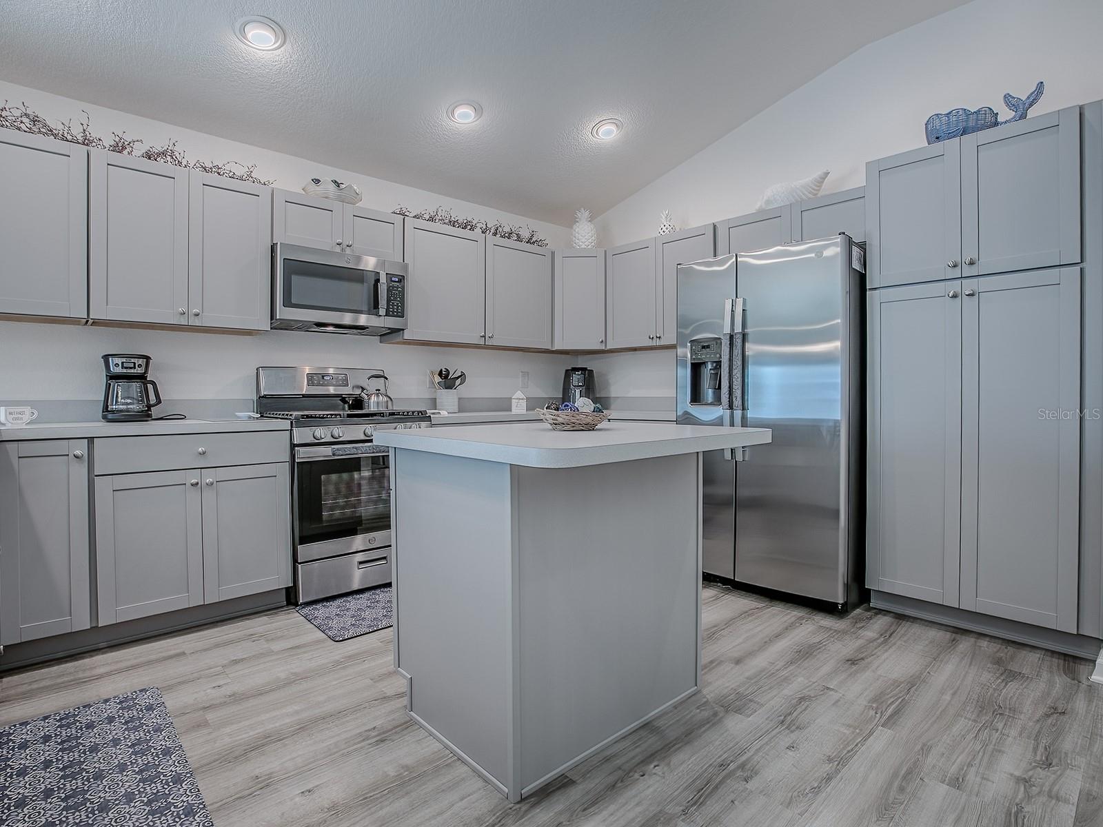Image 16 of 57 For 865 Conroe Street