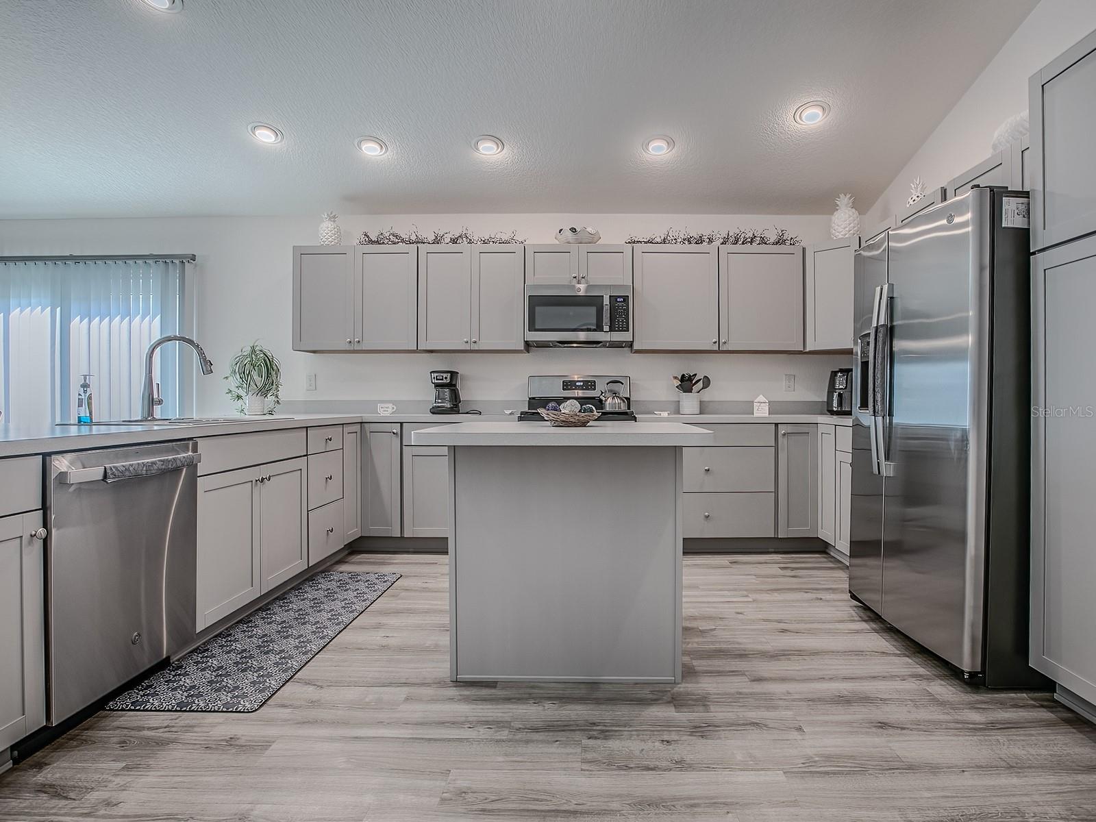 Image 20 of 57 For 865 Conroe Street