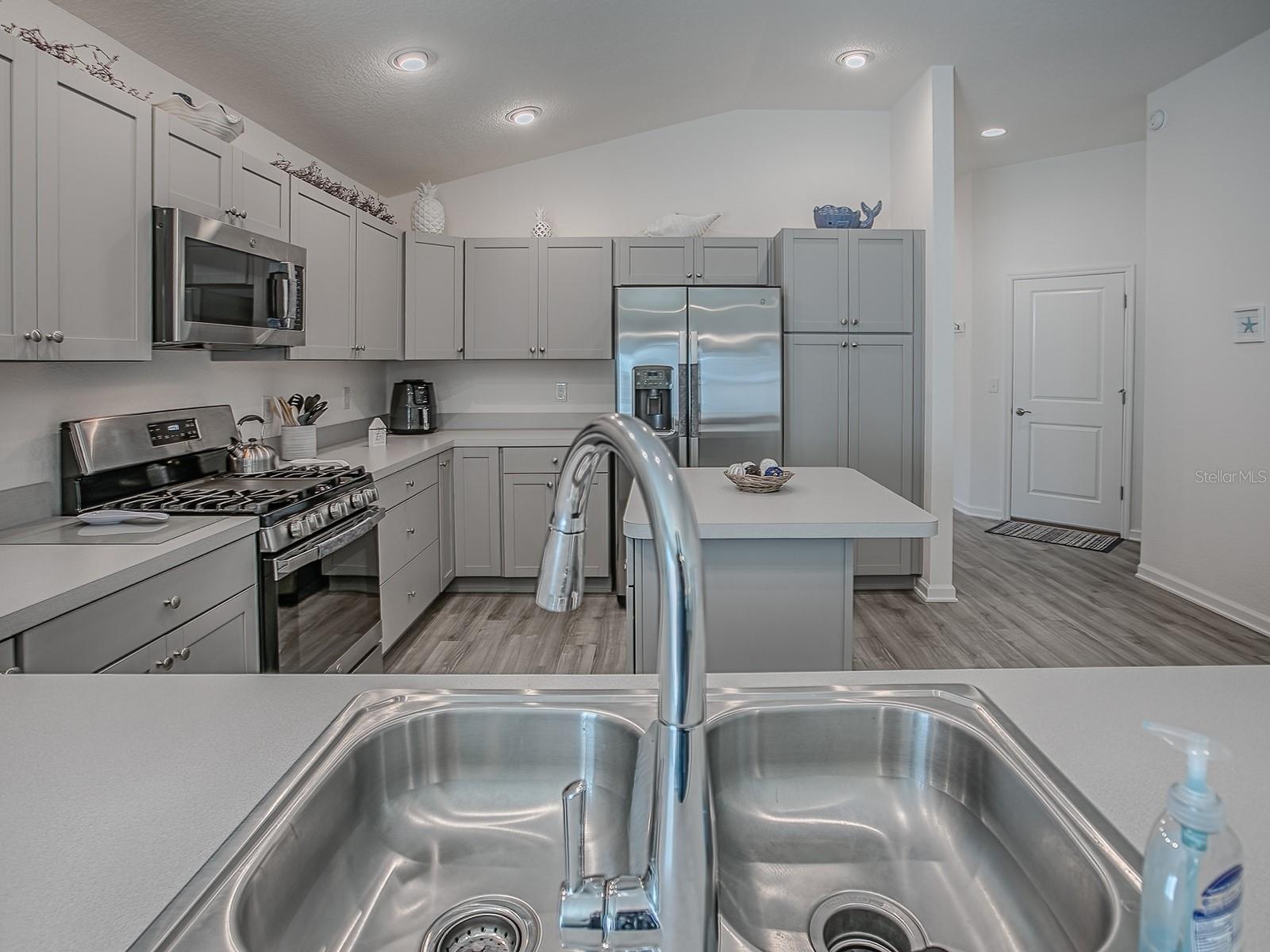 Image 21 of 57 For 865 Conroe Street