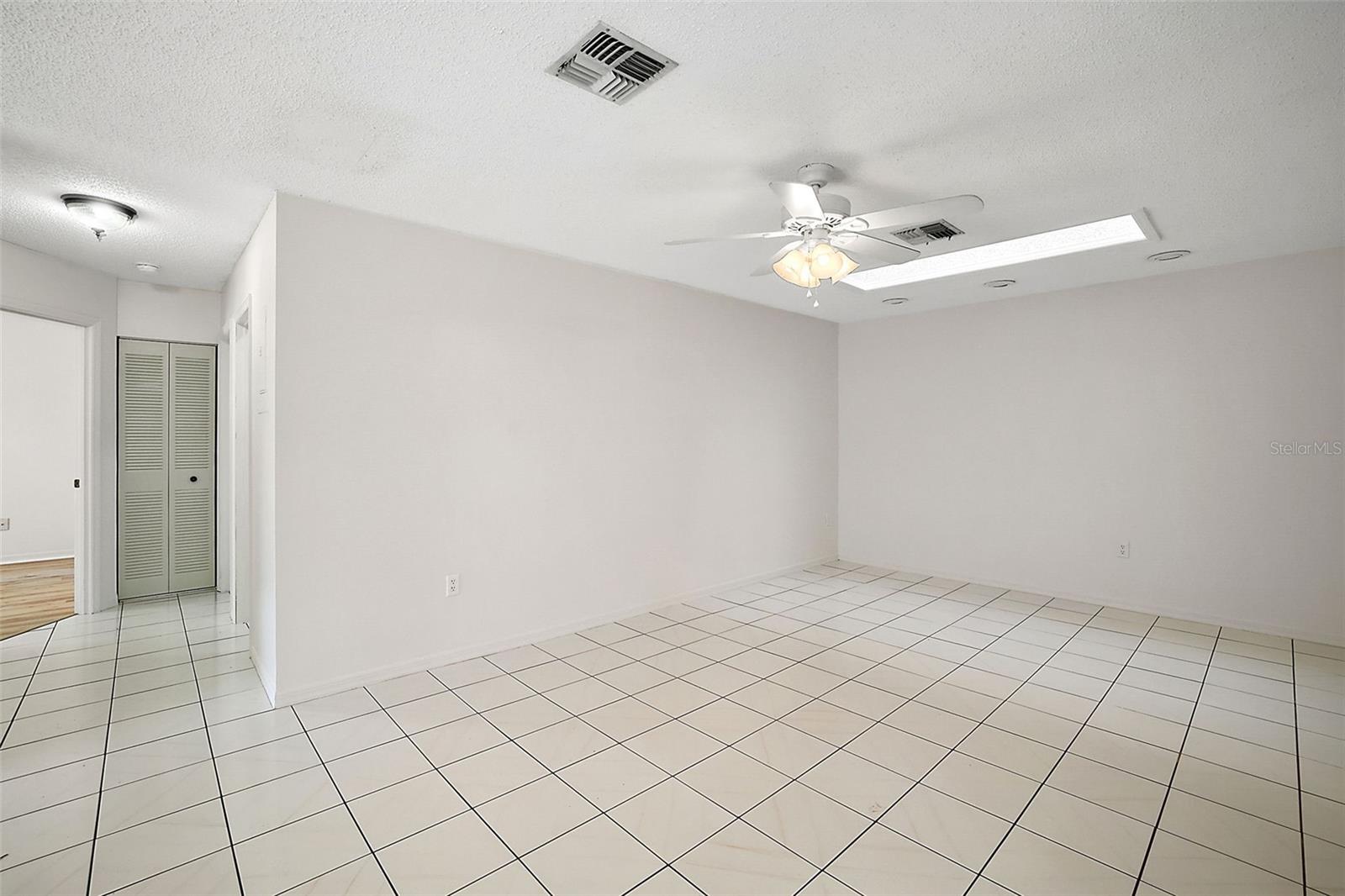 Image 4 of 21 For 1453 Fernleaf Drive
