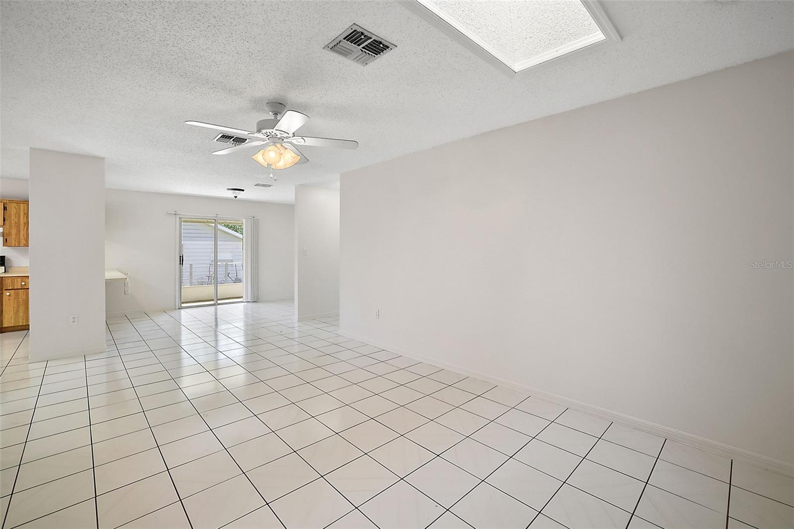Image 7 of 21 For 1453 Fernleaf Drive
