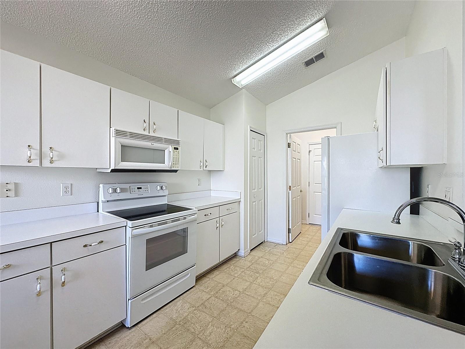 Image 8 of 37 For 3718 Westerham Drive