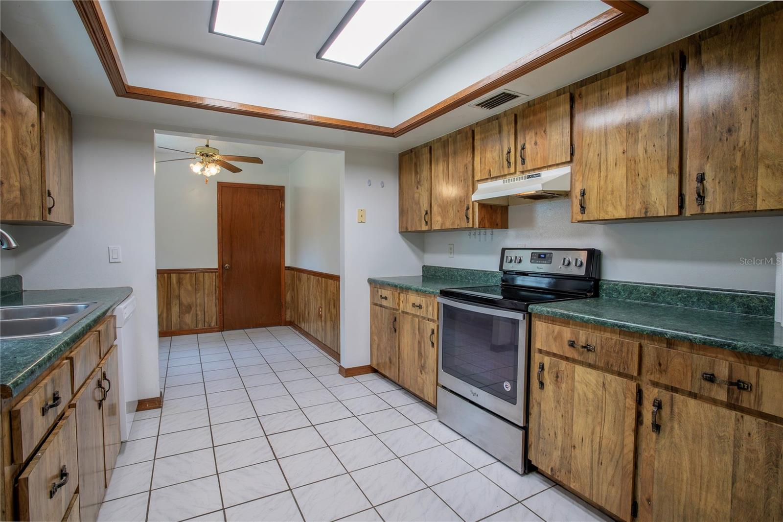 Image 15 of 41 For 18015 Palm Street