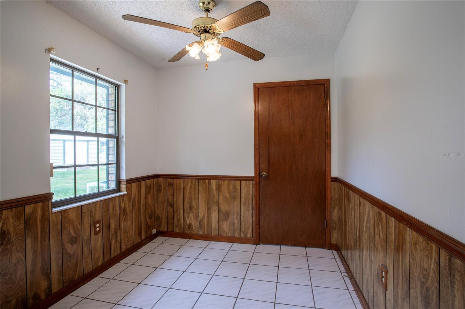 Image 17 of 41 For 18015 Palm Street