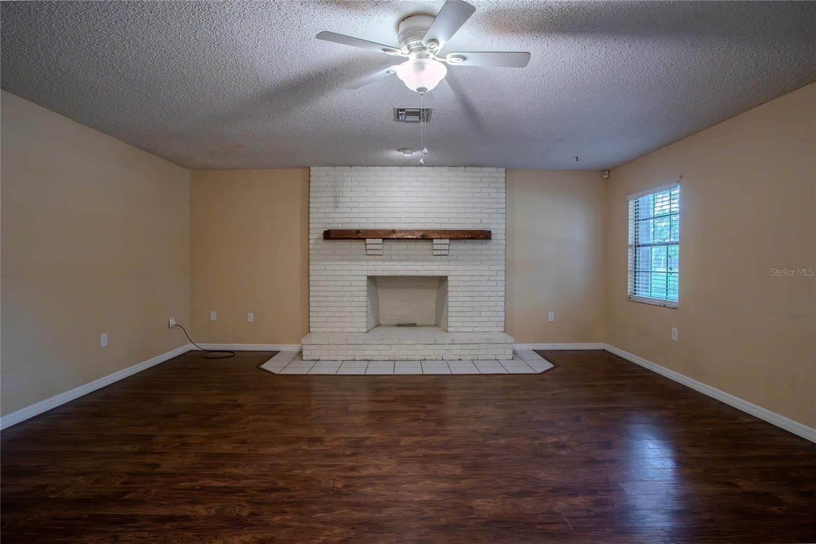 Image 7 of 41 For 18015 Palm Street