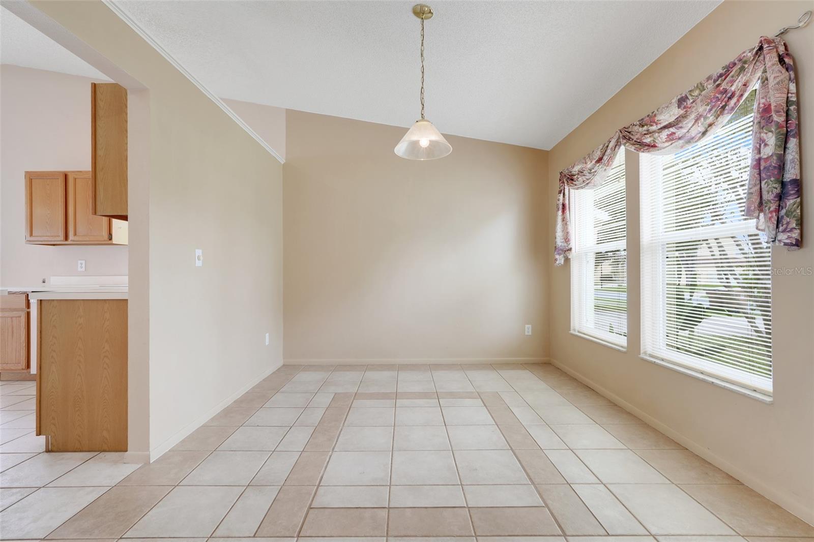 Image 10 of 43 For 2896 Picadilly Circle