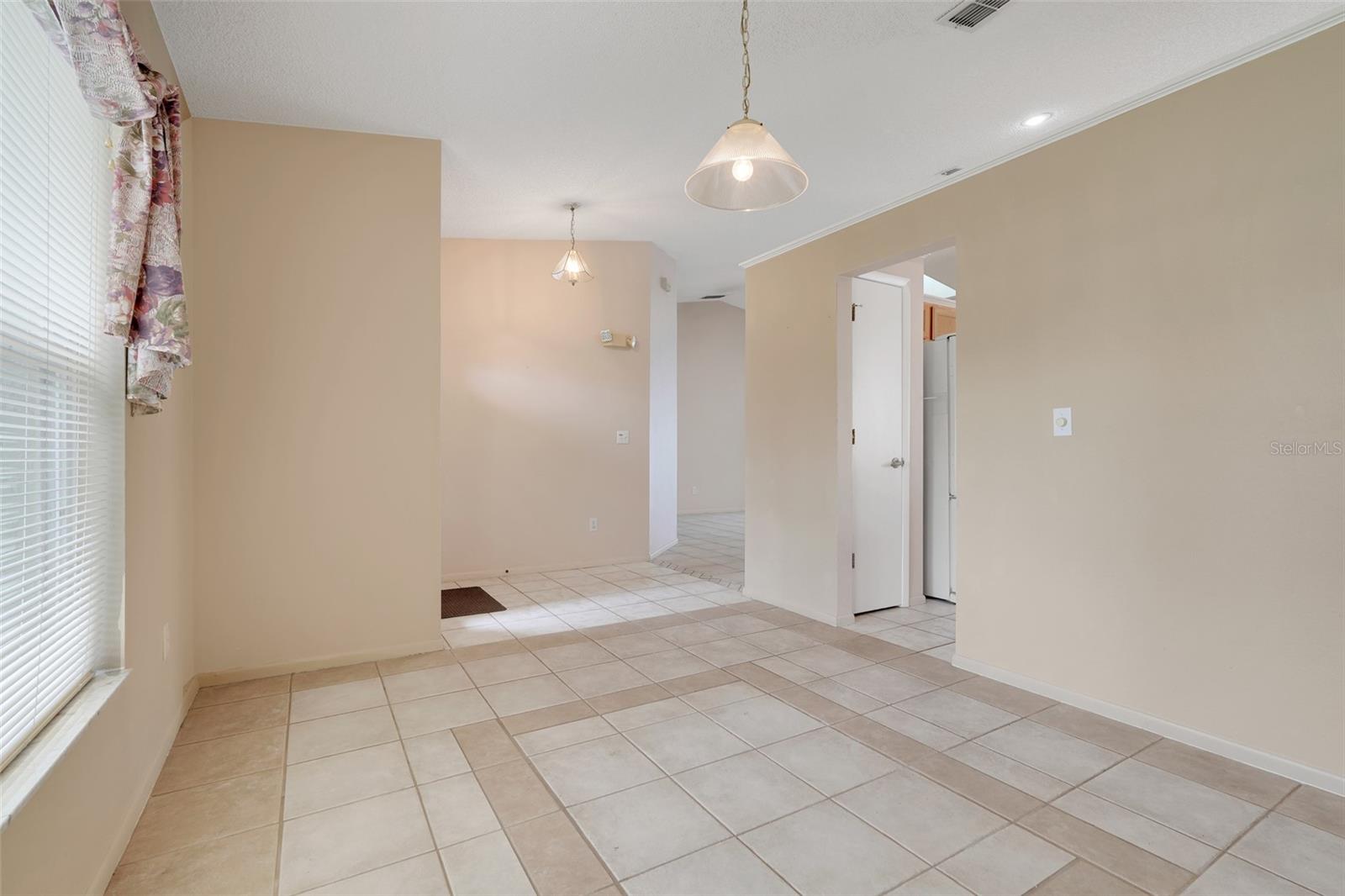 Image 11 of 43 For 2896 Picadilly Circle