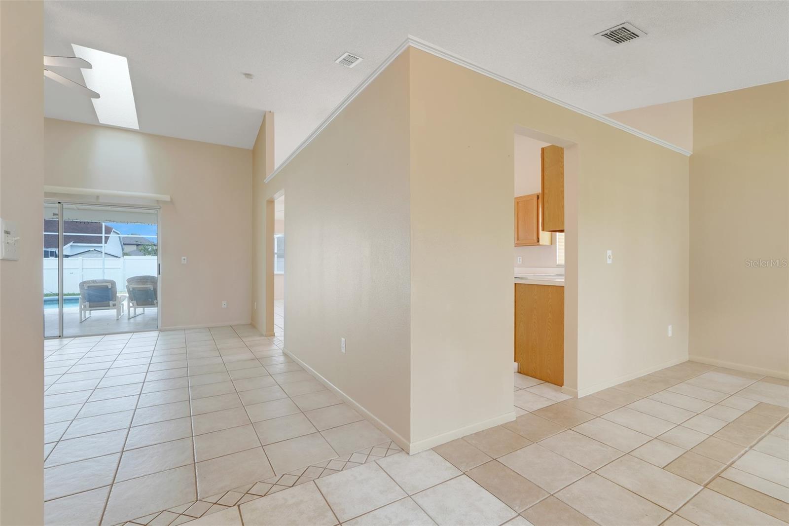 Image 12 of 43 For 2896 Picadilly Circle