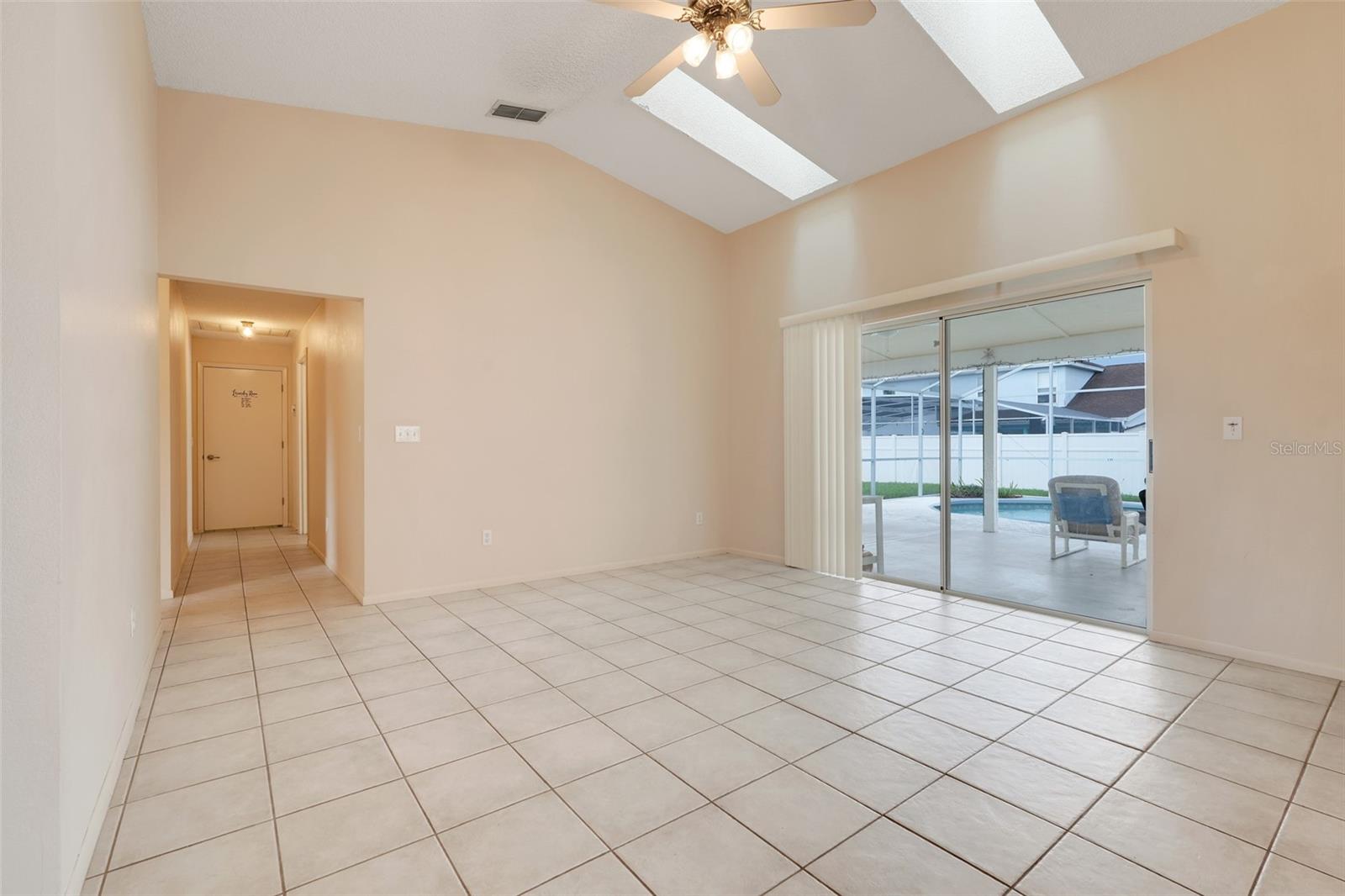 Image 13 of 43 For 2896 Picadilly Circle