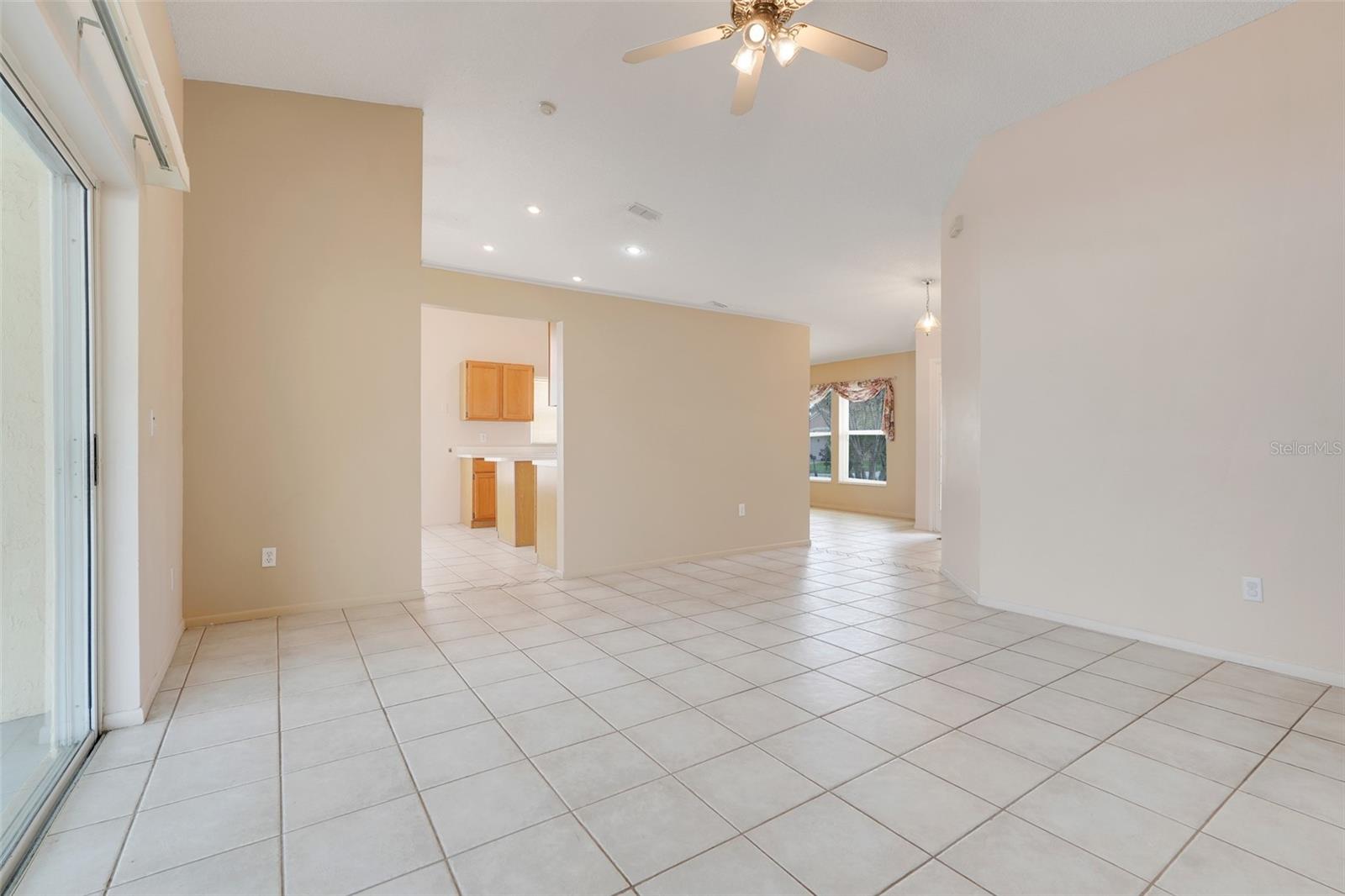 Image 14 of 43 For 2896 Picadilly Circle