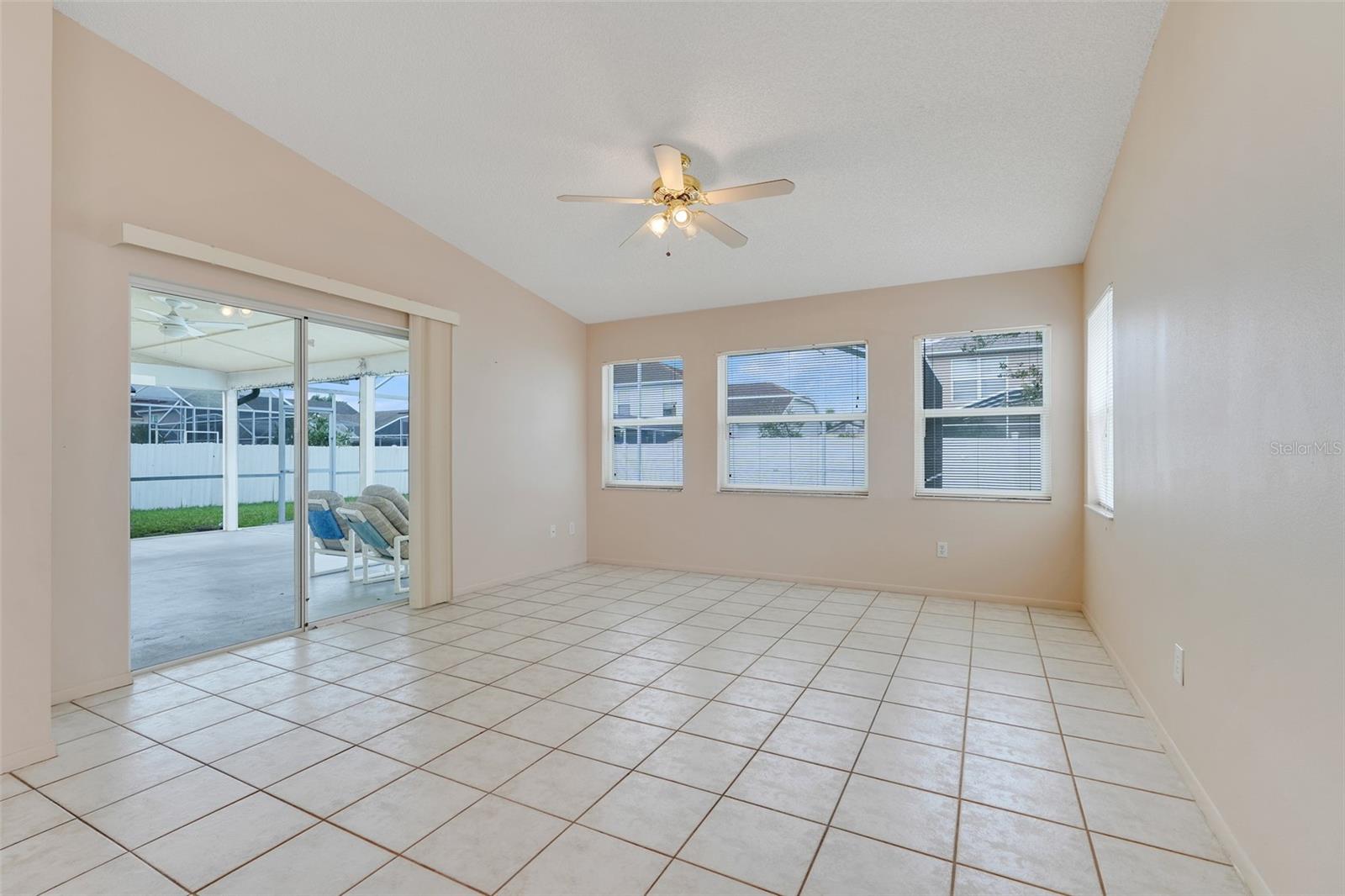 Image 15 of 43 For 2896 Picadilly Circle