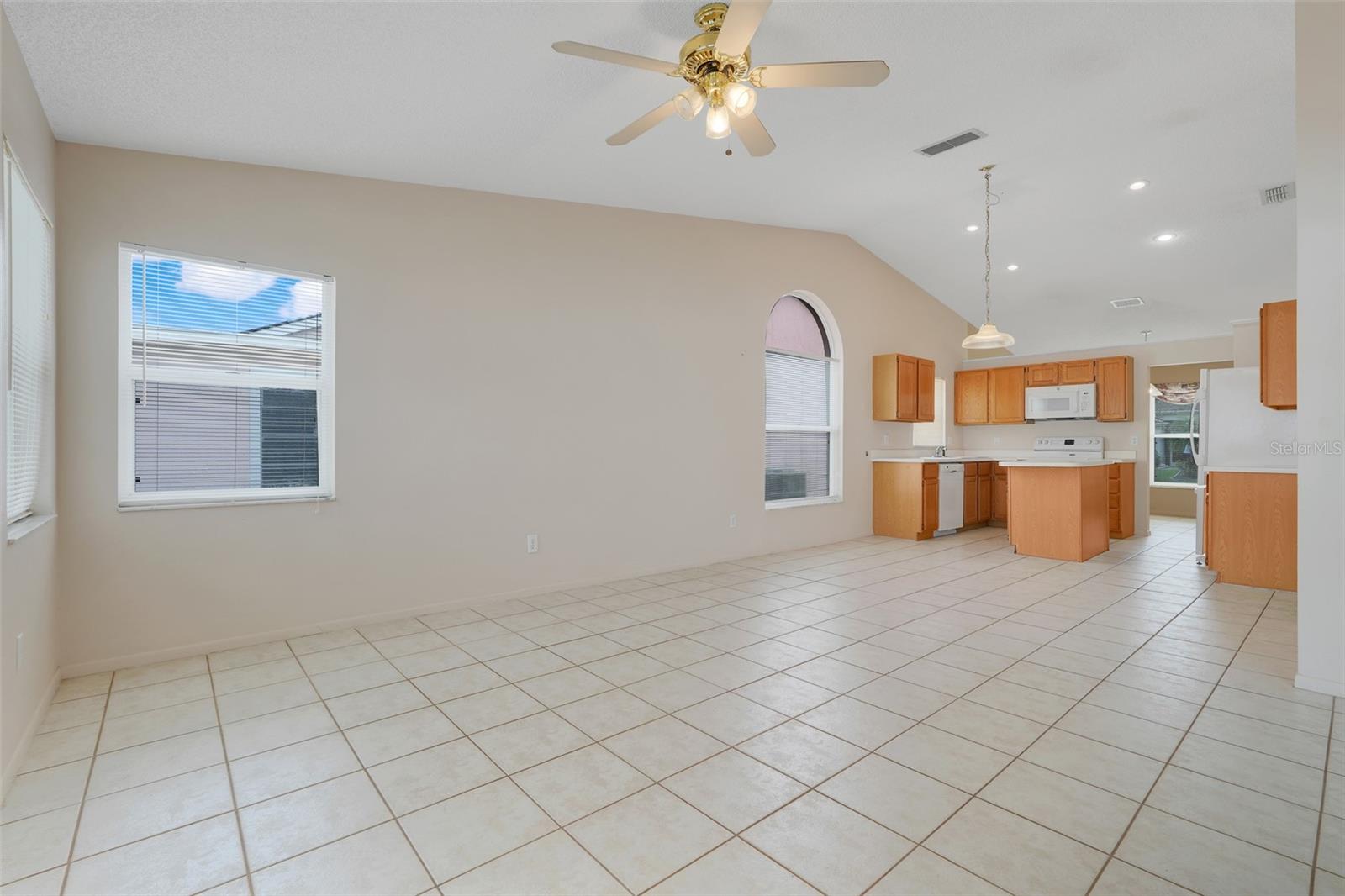Image 16 of 43 For 2896 Picadilly Circle