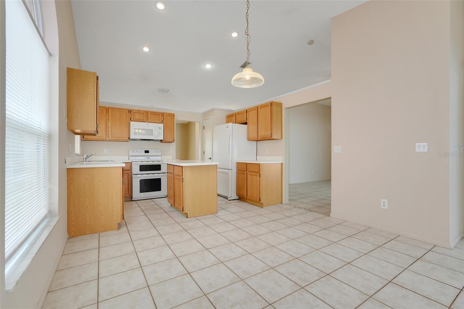 Image 17 of 43 For 2896 Picadilly Circle
