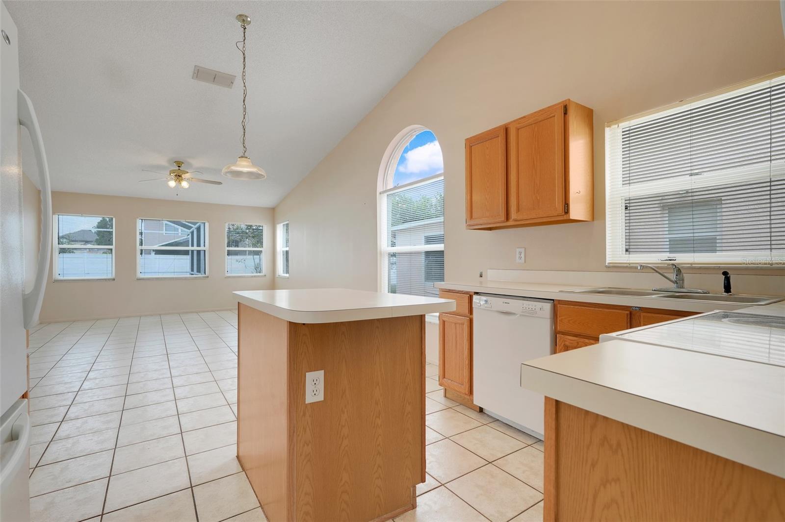 Image 18 of 43 For 2896 Picadilly Circle