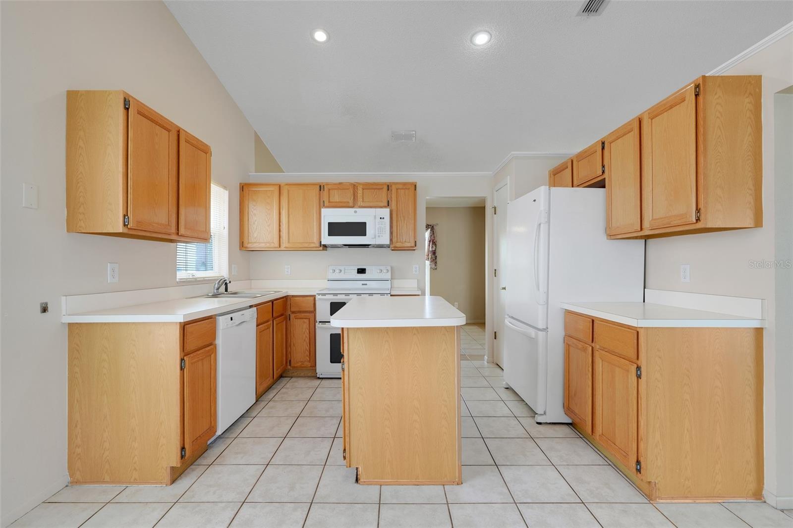 Image 19 of 43 For 2896 Picadilly Circle