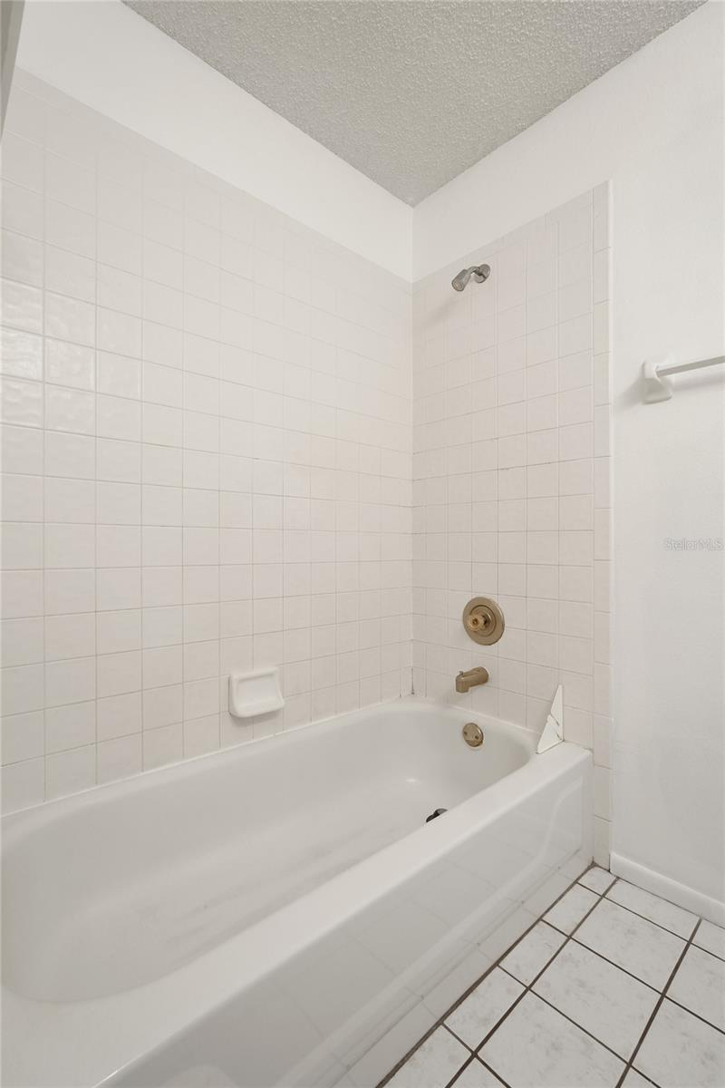 Image 31 of 43 For 2896 Picadilly Circle