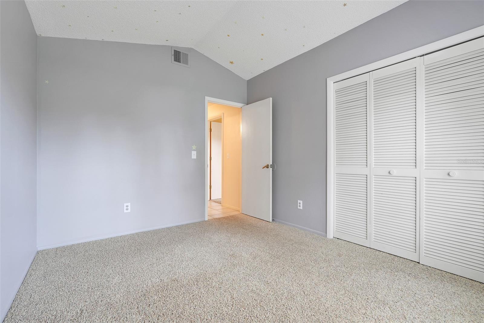 Image 33 of 43 For 2896 Picadilly Circle